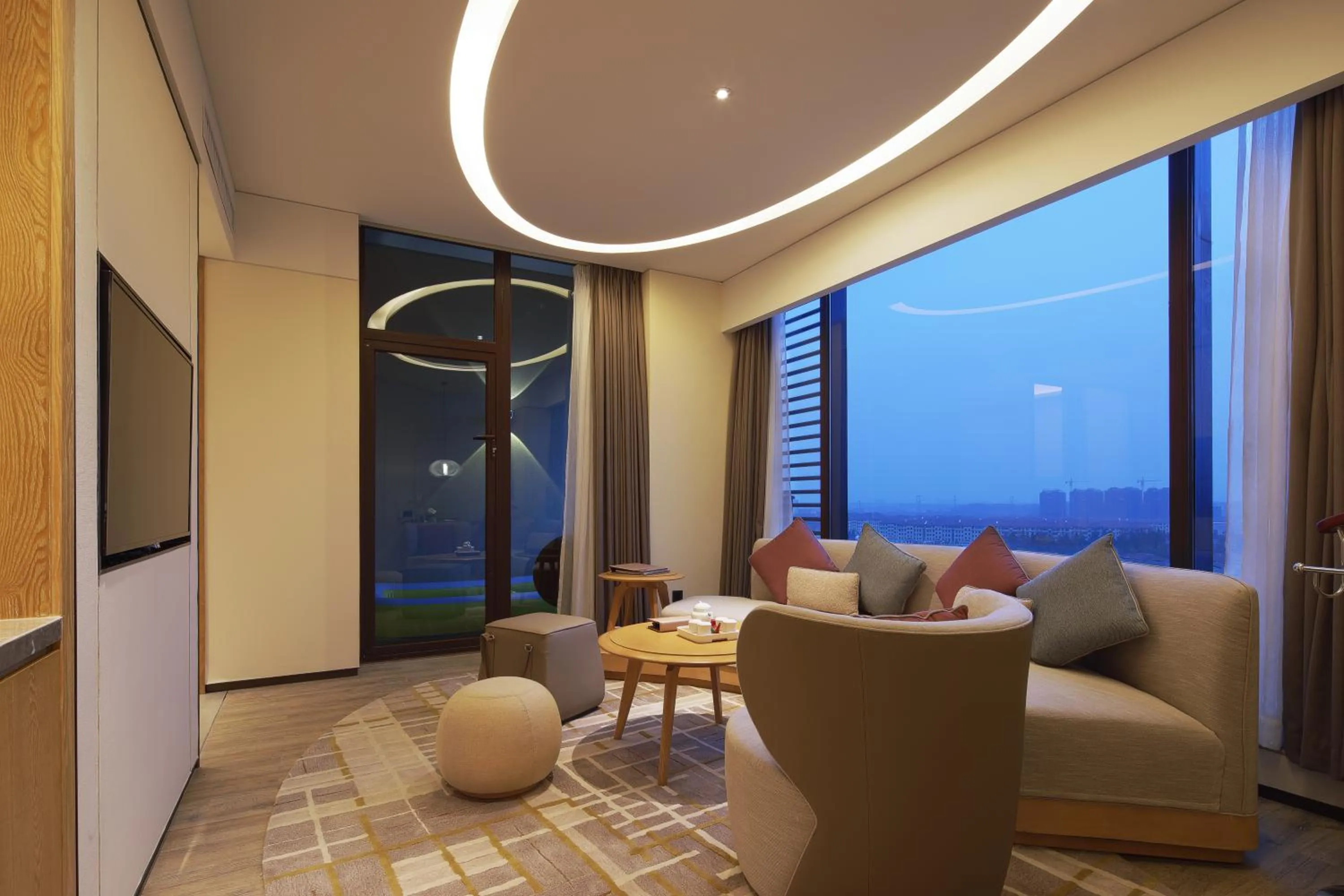 Living room in Crowne Plaza Nanchang Wanli by IHG