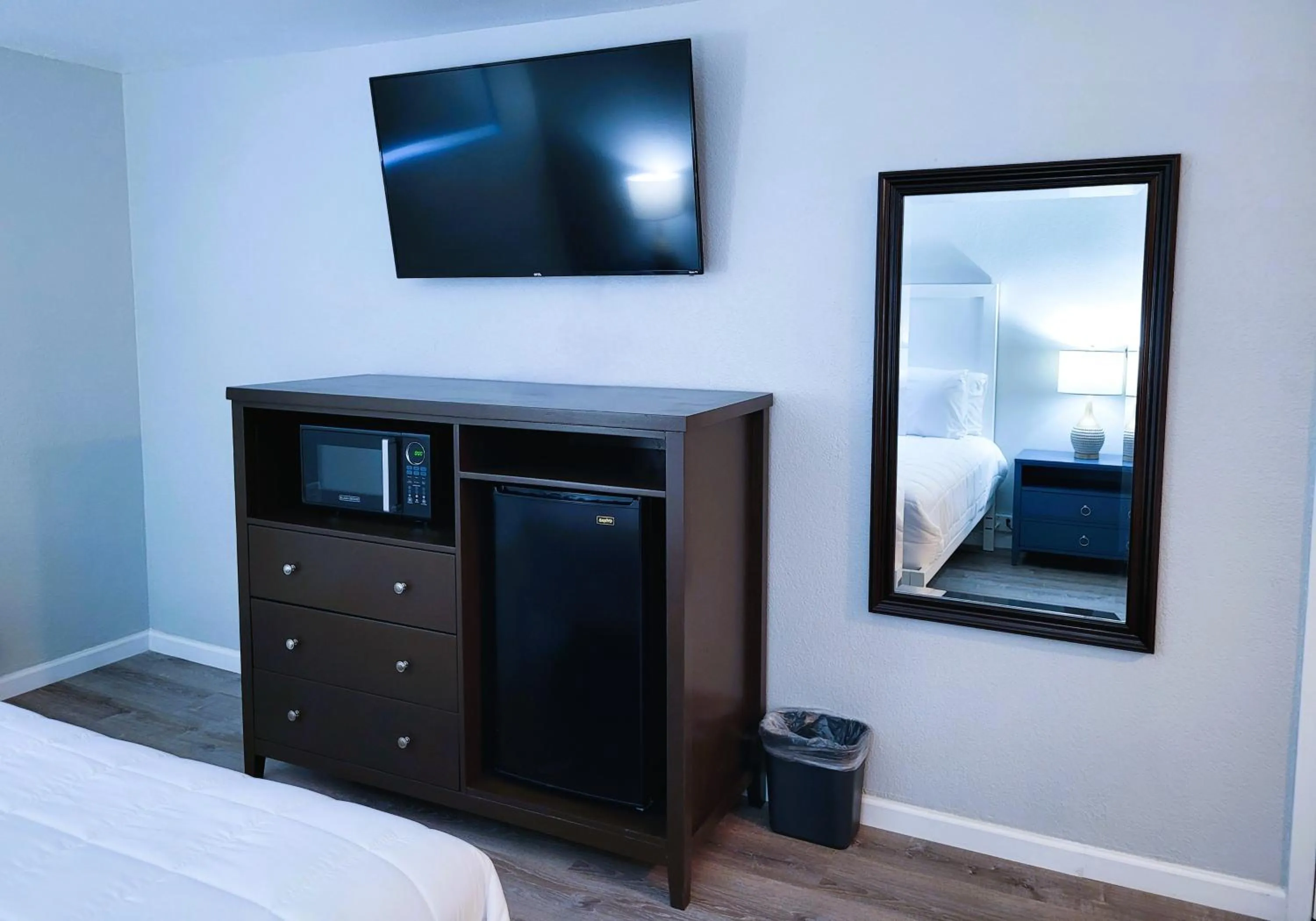 TV and multimedia, Bed in Cerulean Hotel