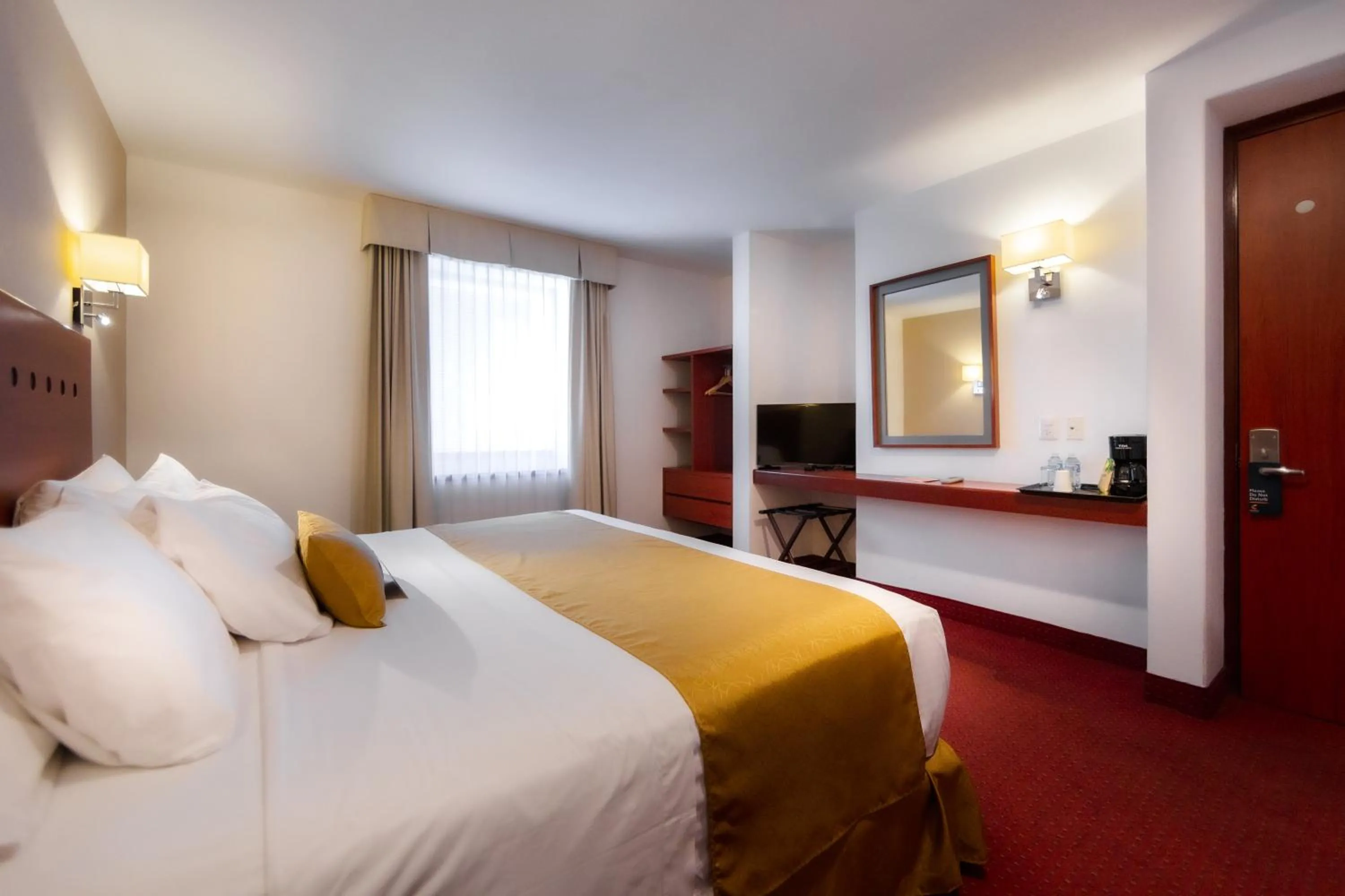 Bed in Hotel Cayala Inn