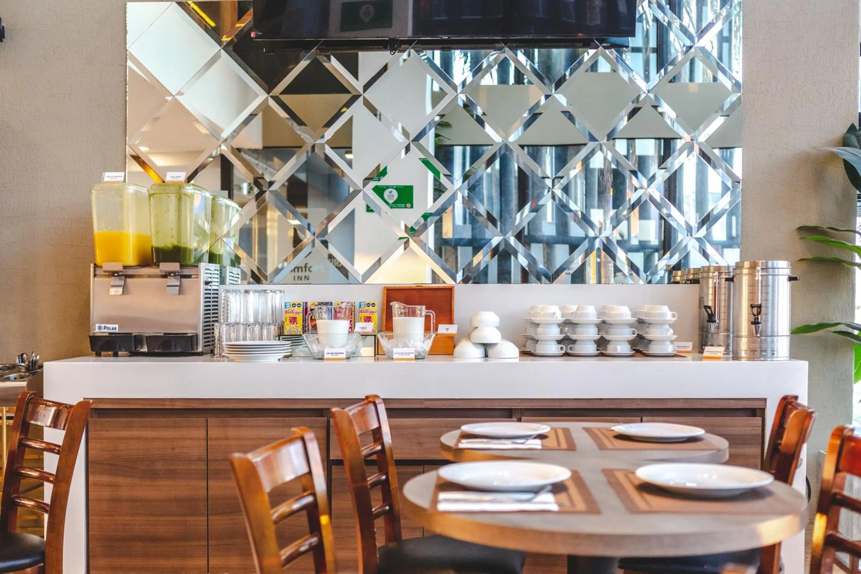 Restaurant/Places to Eat in Hotel Cayala Inn