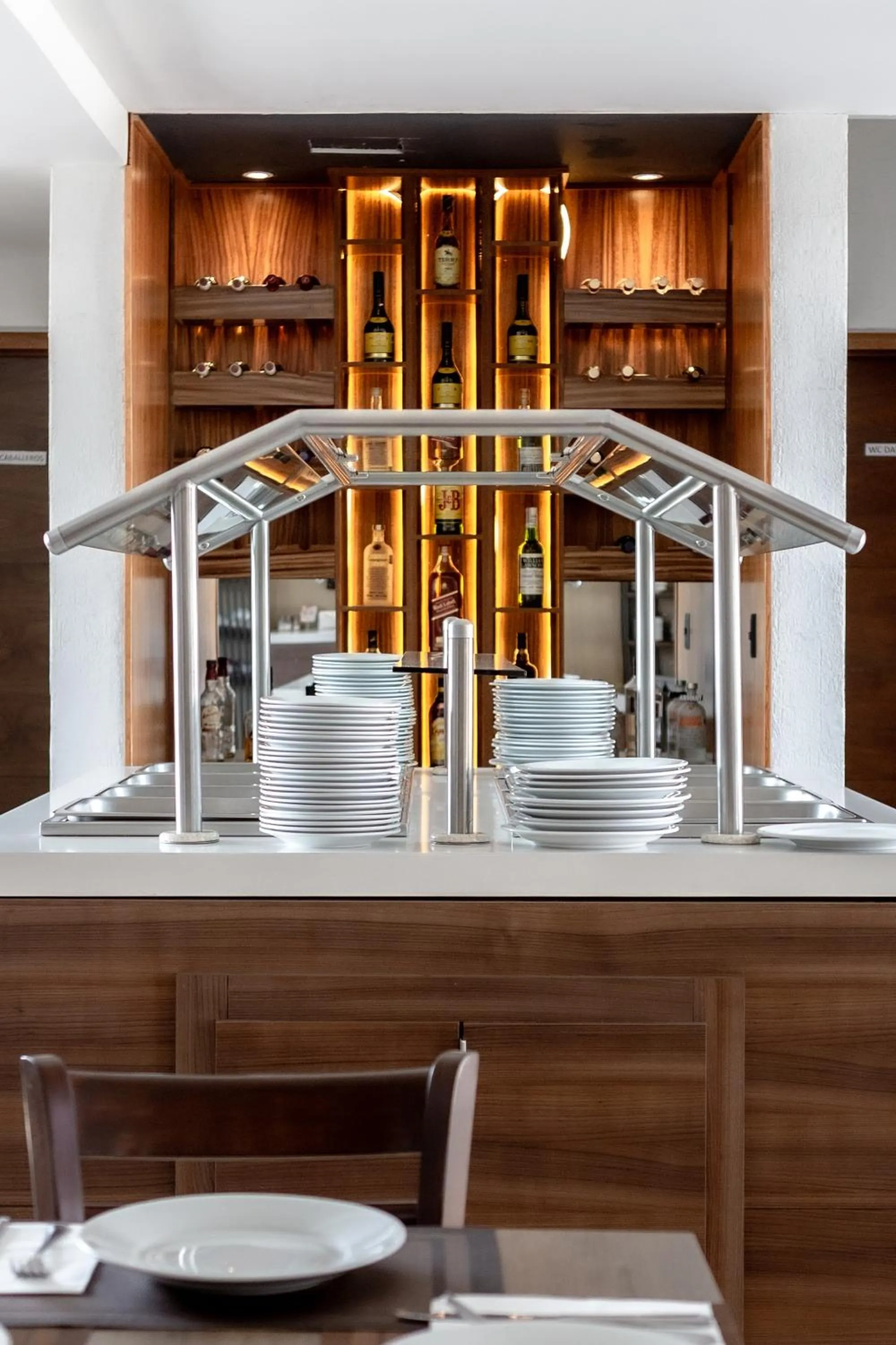 Restaurant/Places to Eat in Hotel Cayala Inn