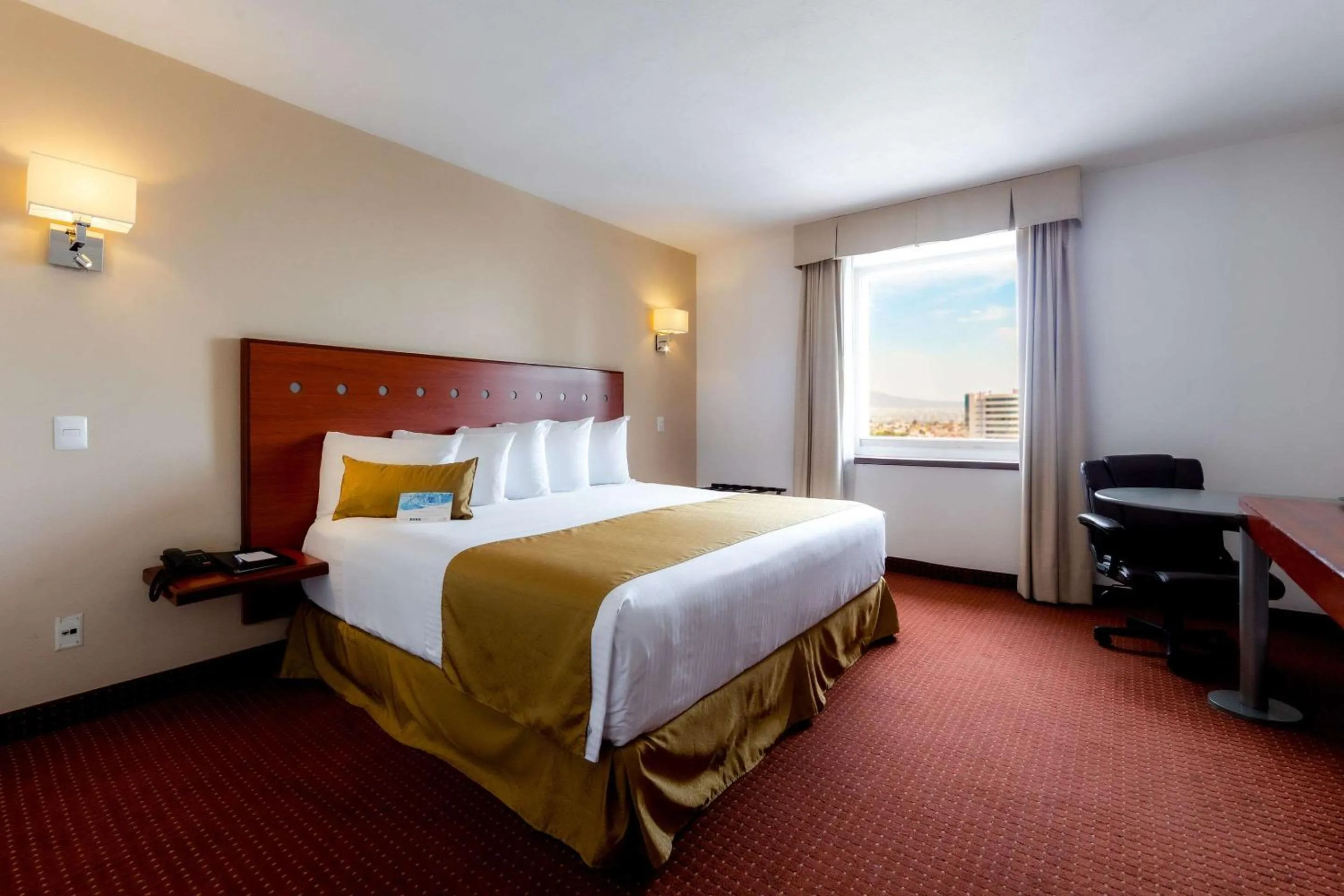 Photo of the whole room, Bed in Hotel Cayala Inn