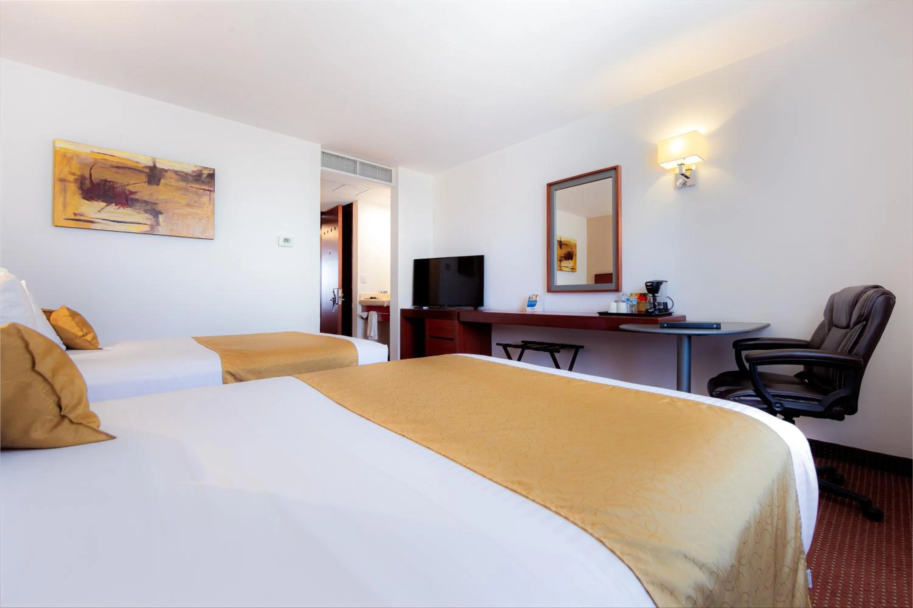 Bedroom, Bed in Hotel Cayala Inn