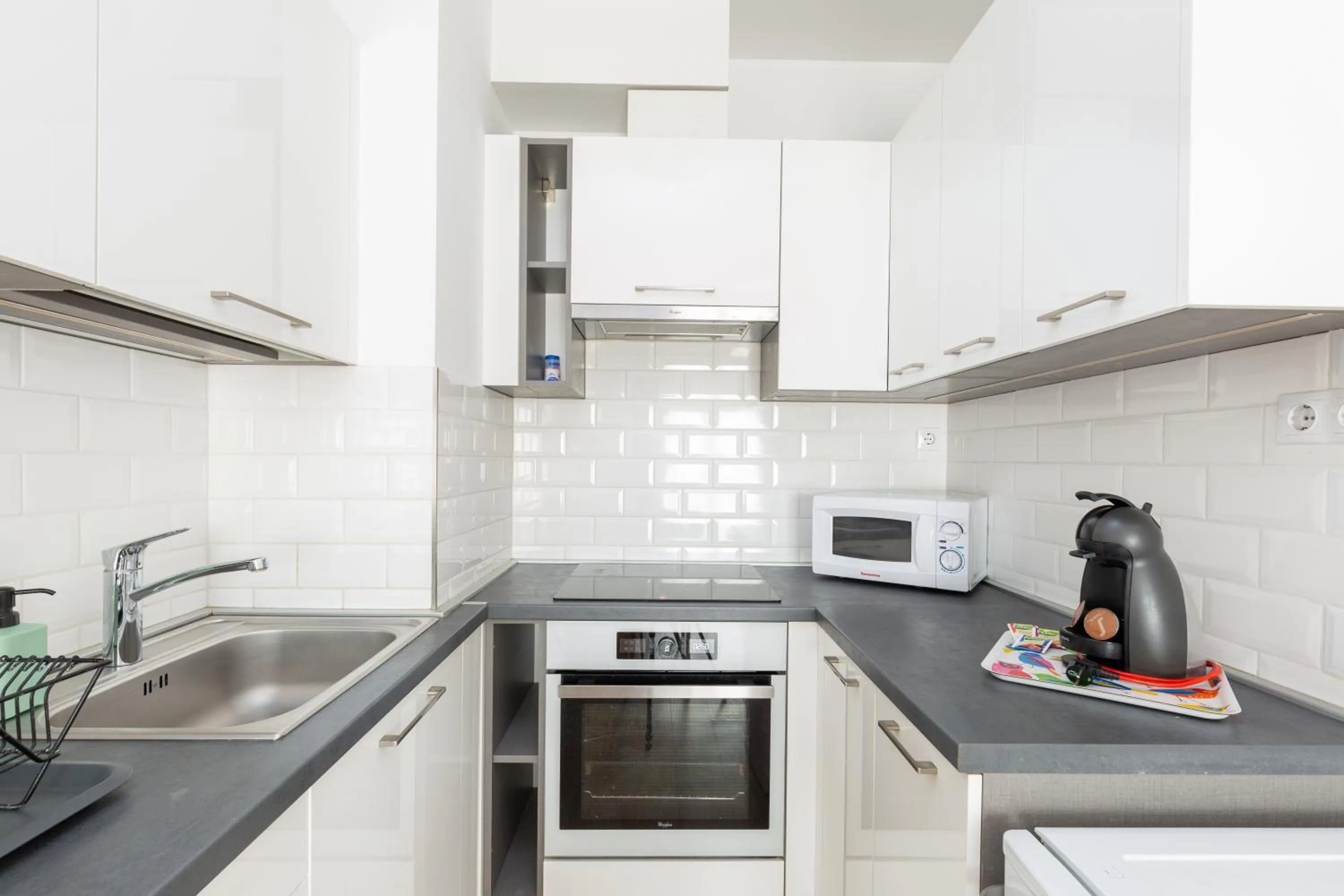 Coffee/tea facilities in SWU Broadway