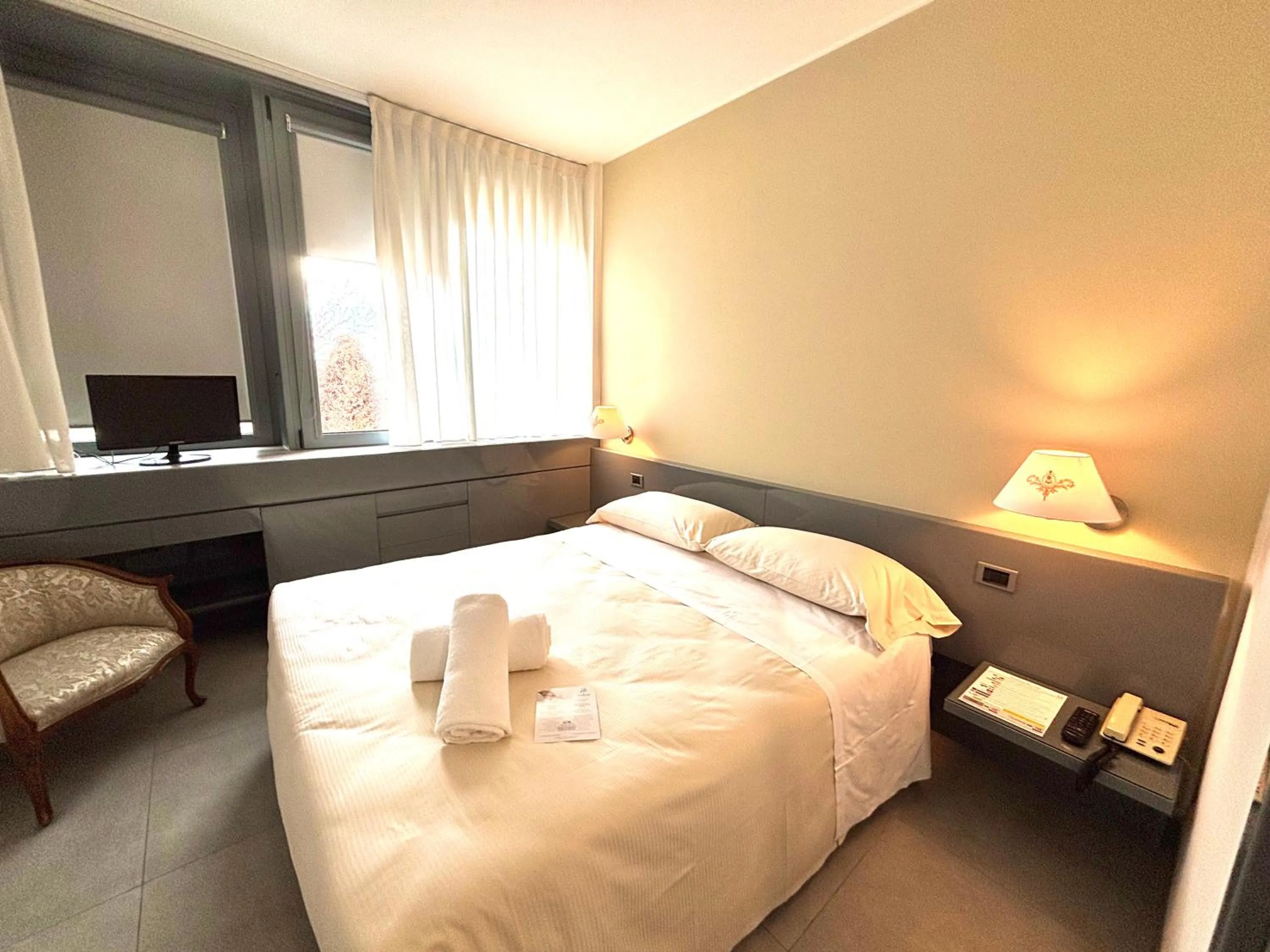 Bedroom, Bed in Hotel Alfieri