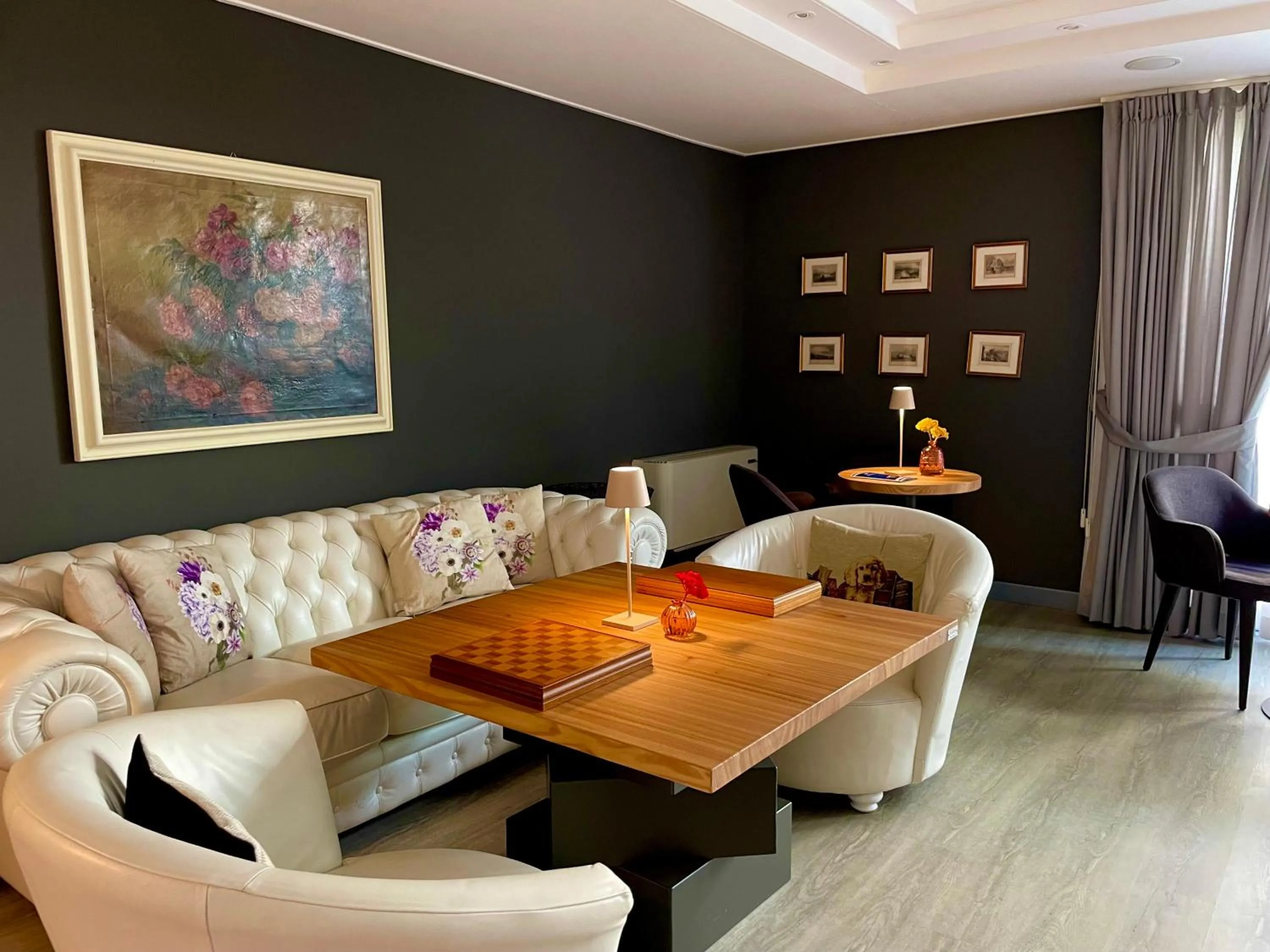 Lounge or bar in Hotel Alfieri