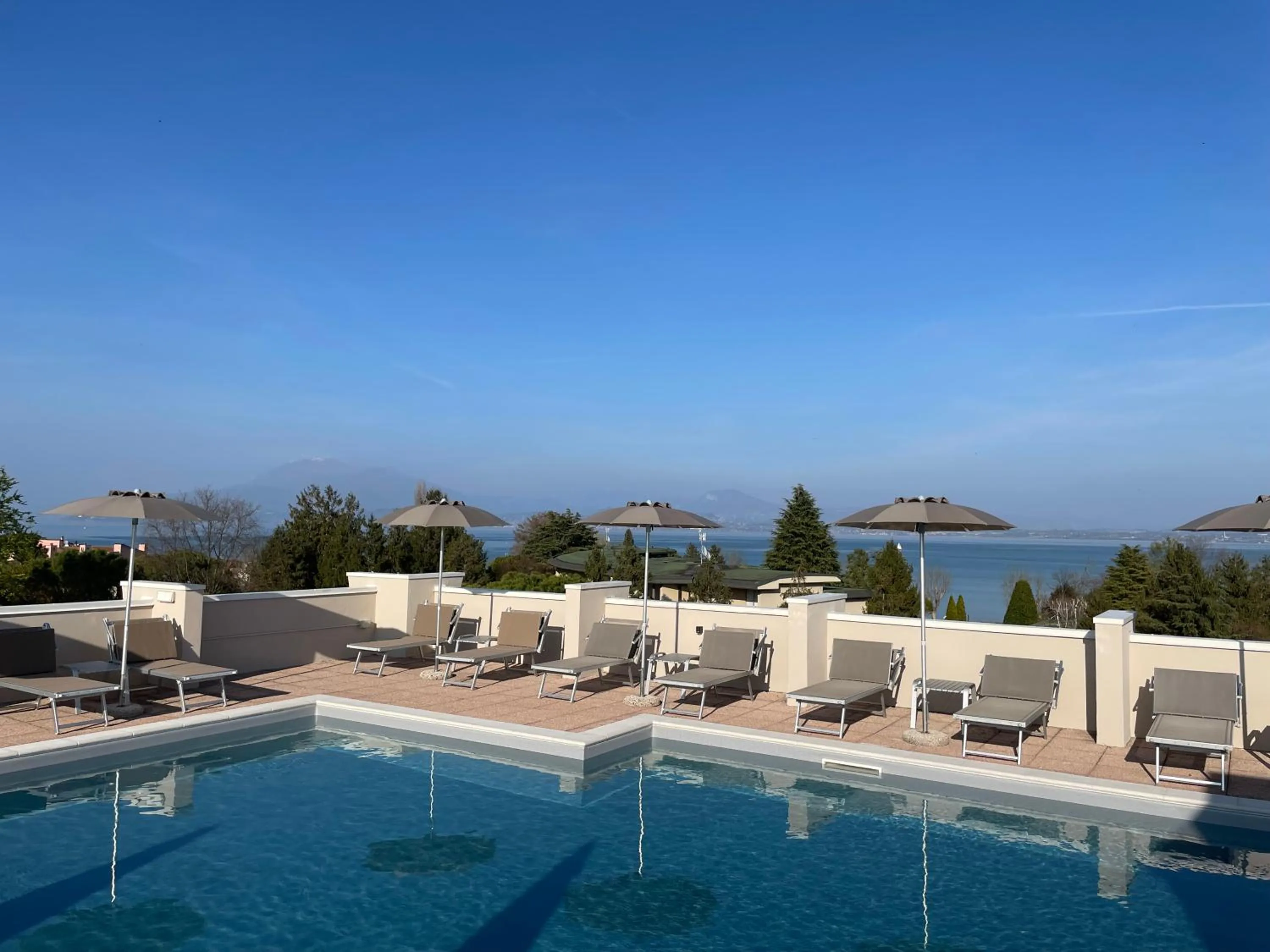 Swimming pool in Hotel Alfieri