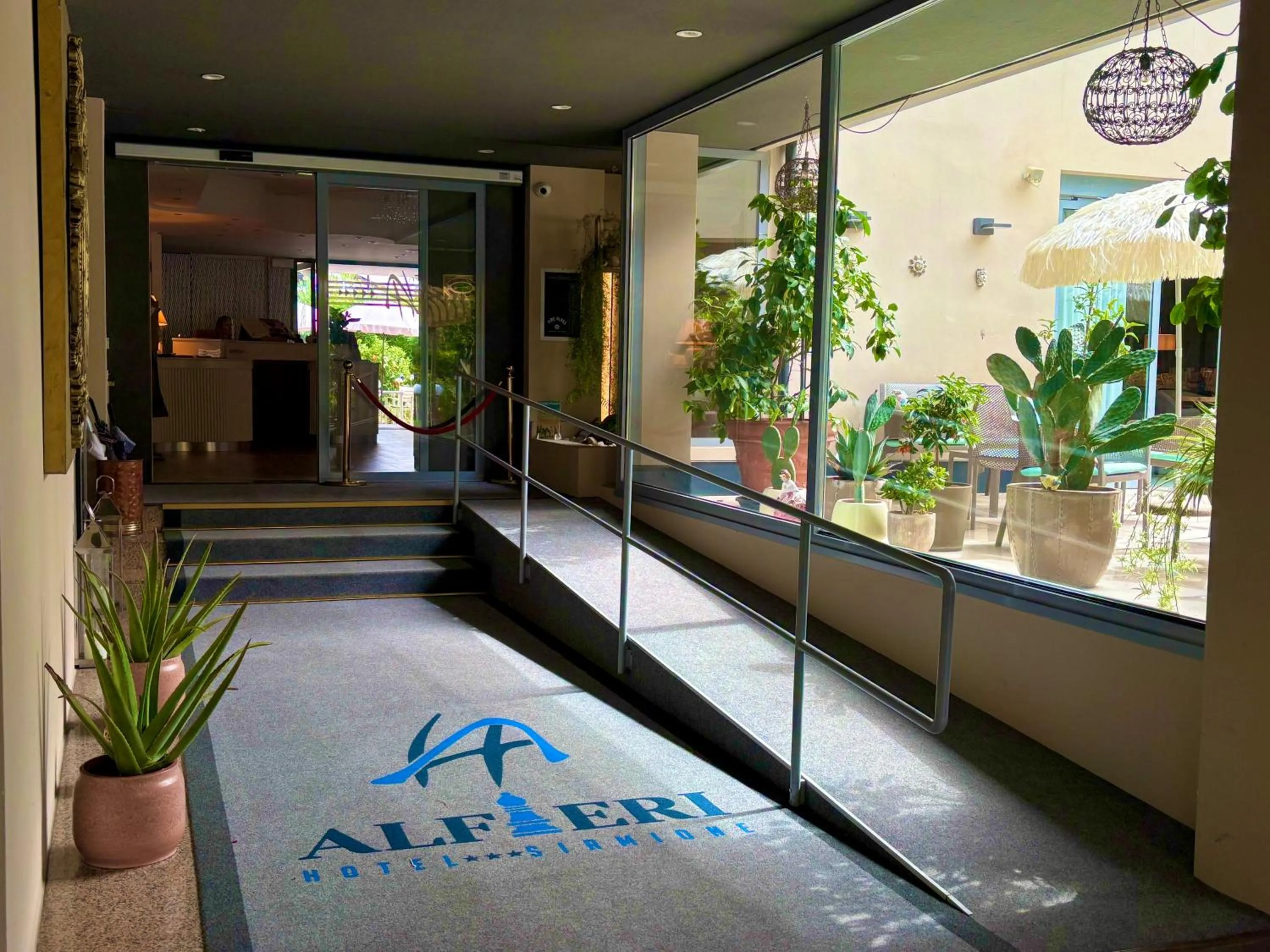 Facade/entrance in Hotel Alfieri