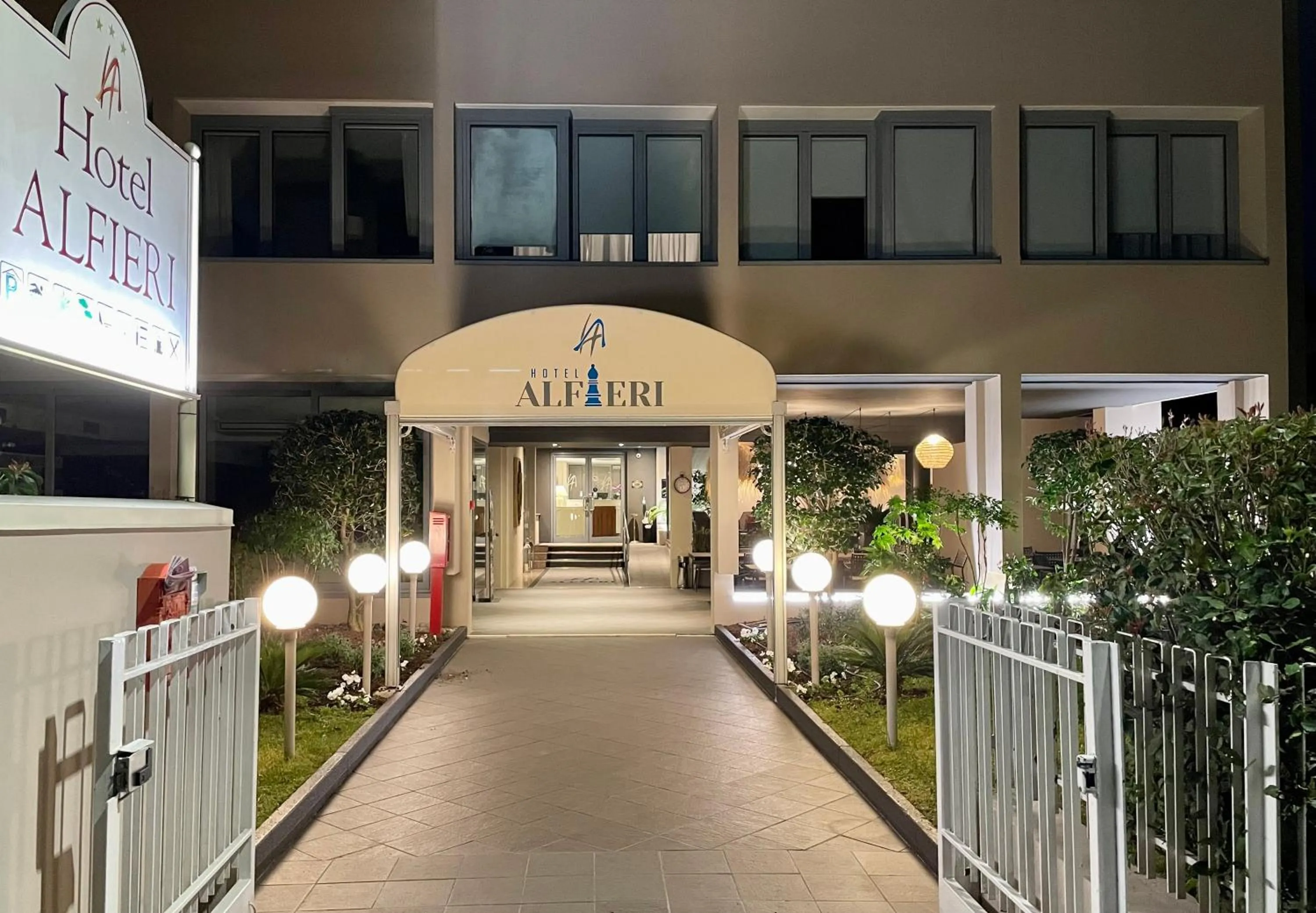 Facade/entrance in Hotel Alfieri