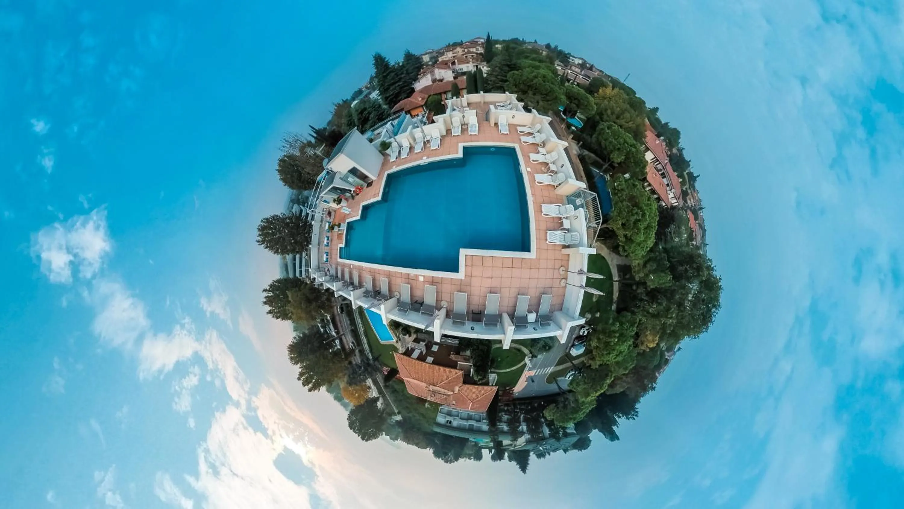 Swimming pool in Hotel Alfieri