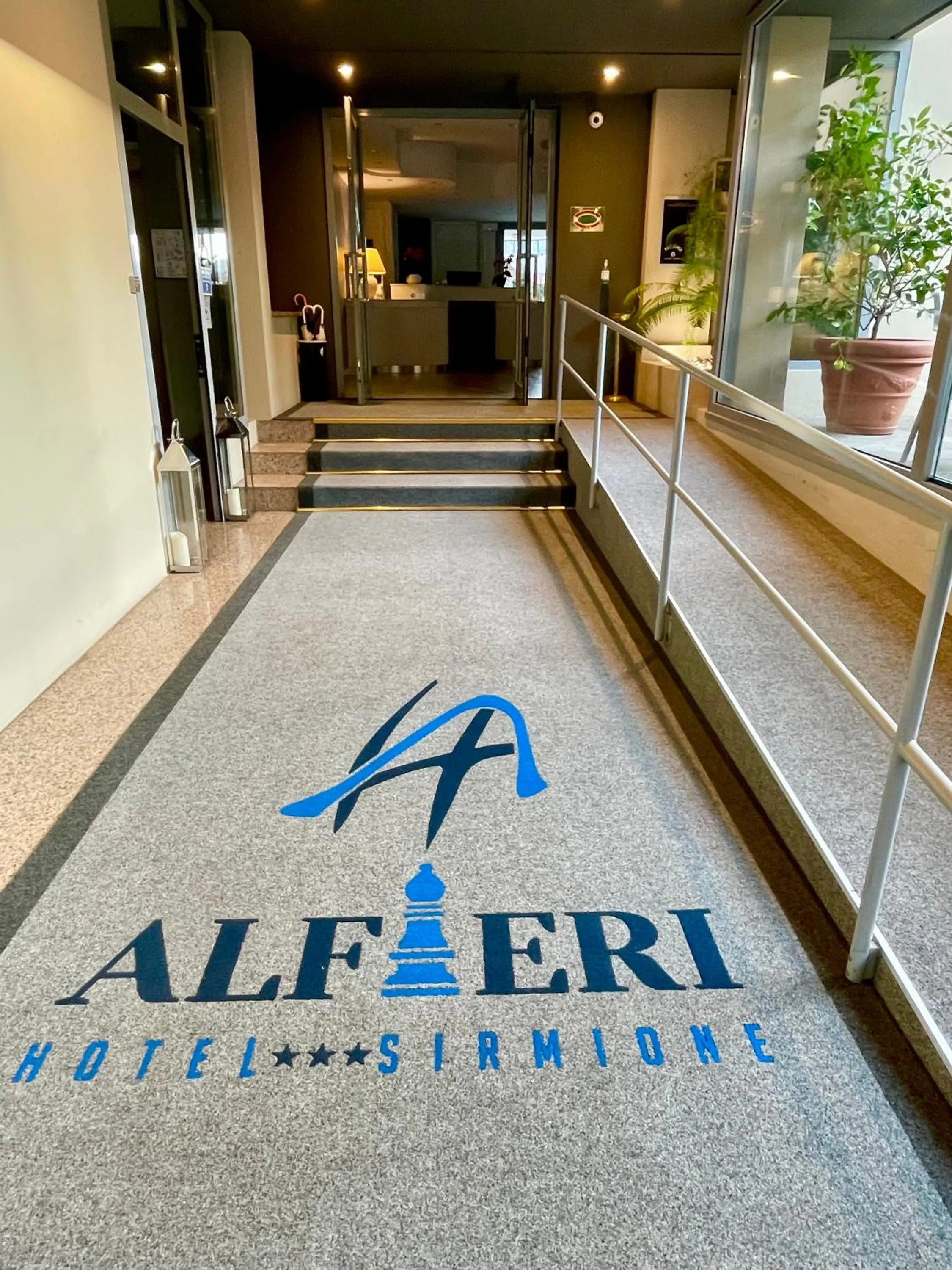 Facade/entrance in Hotel Alfieri