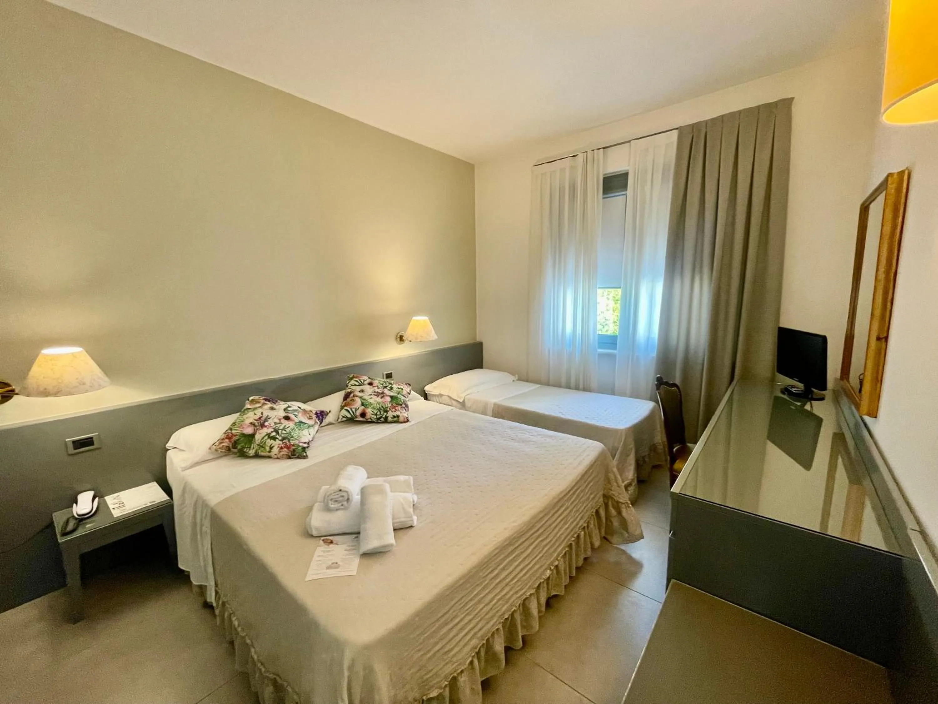 Bedroom, Bed in Hotel Alfieri