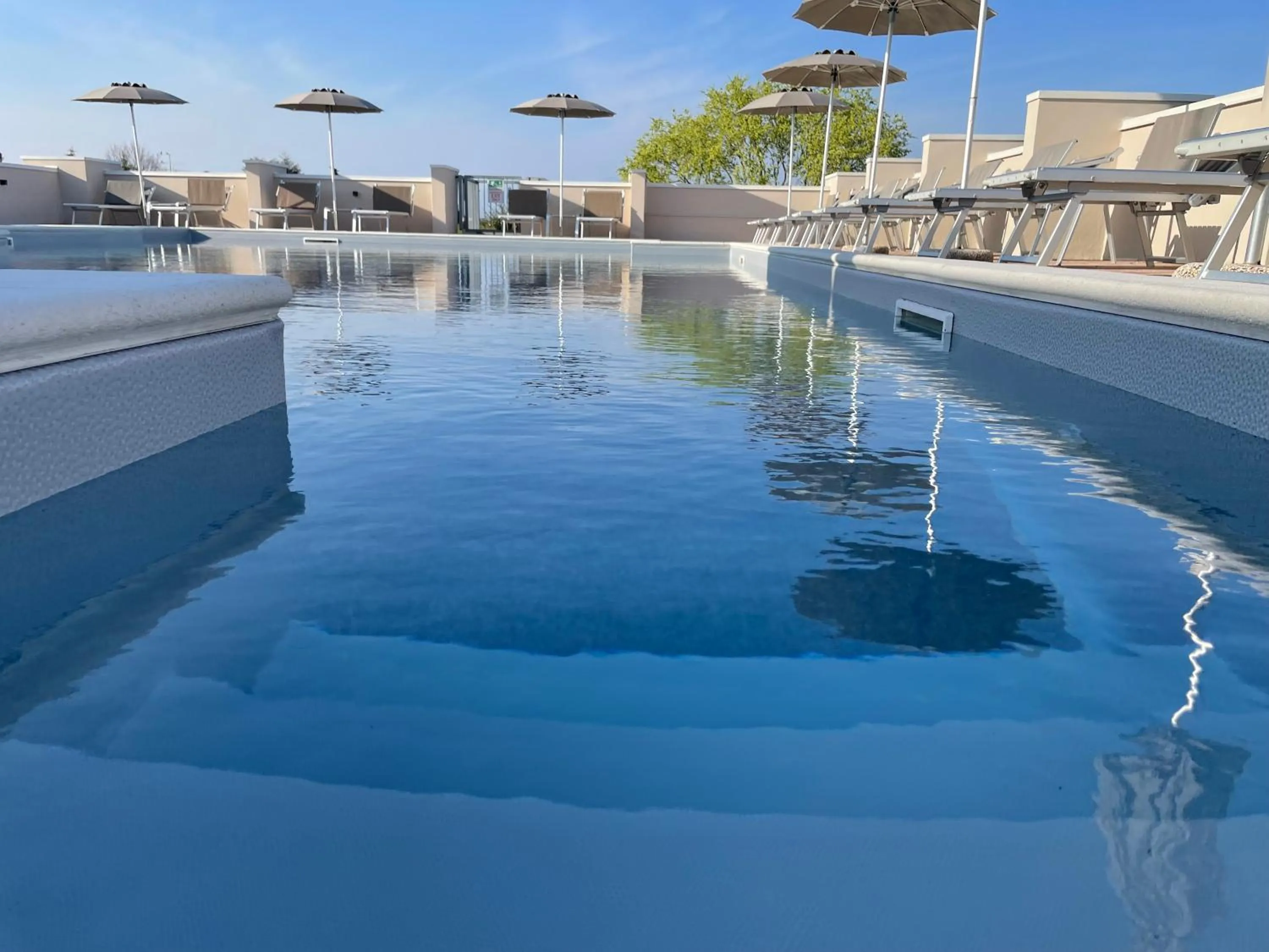 Pool view in Hotel Alfieri
