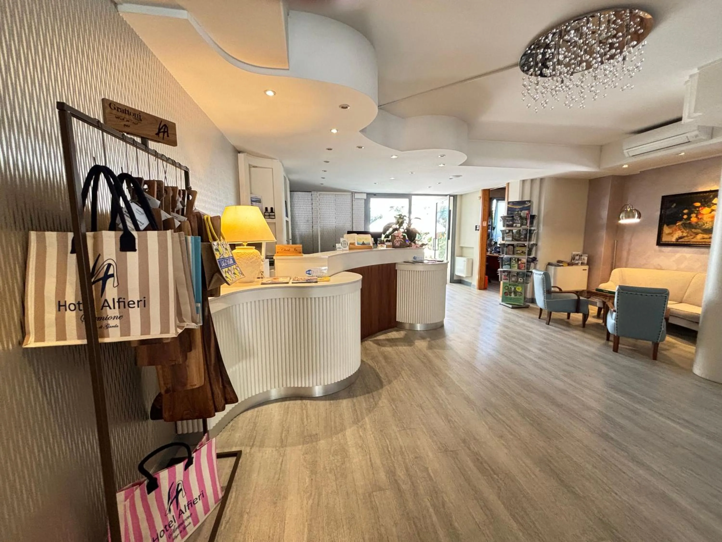 Lobby or reception in Hotel Alfieri