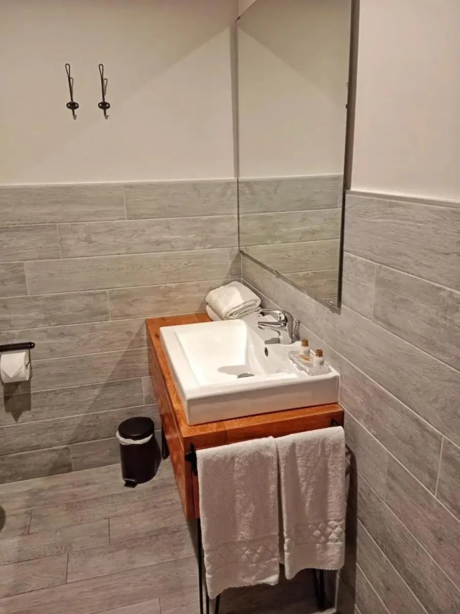 Bathroom in Relais Totì BeB bed e breakfast