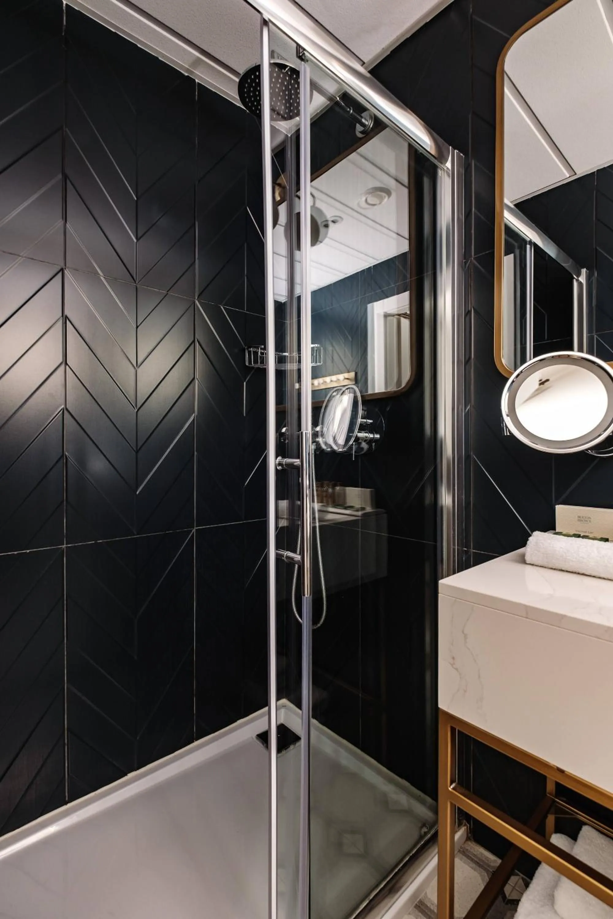 Shower in The Cumberland by NEU Collective