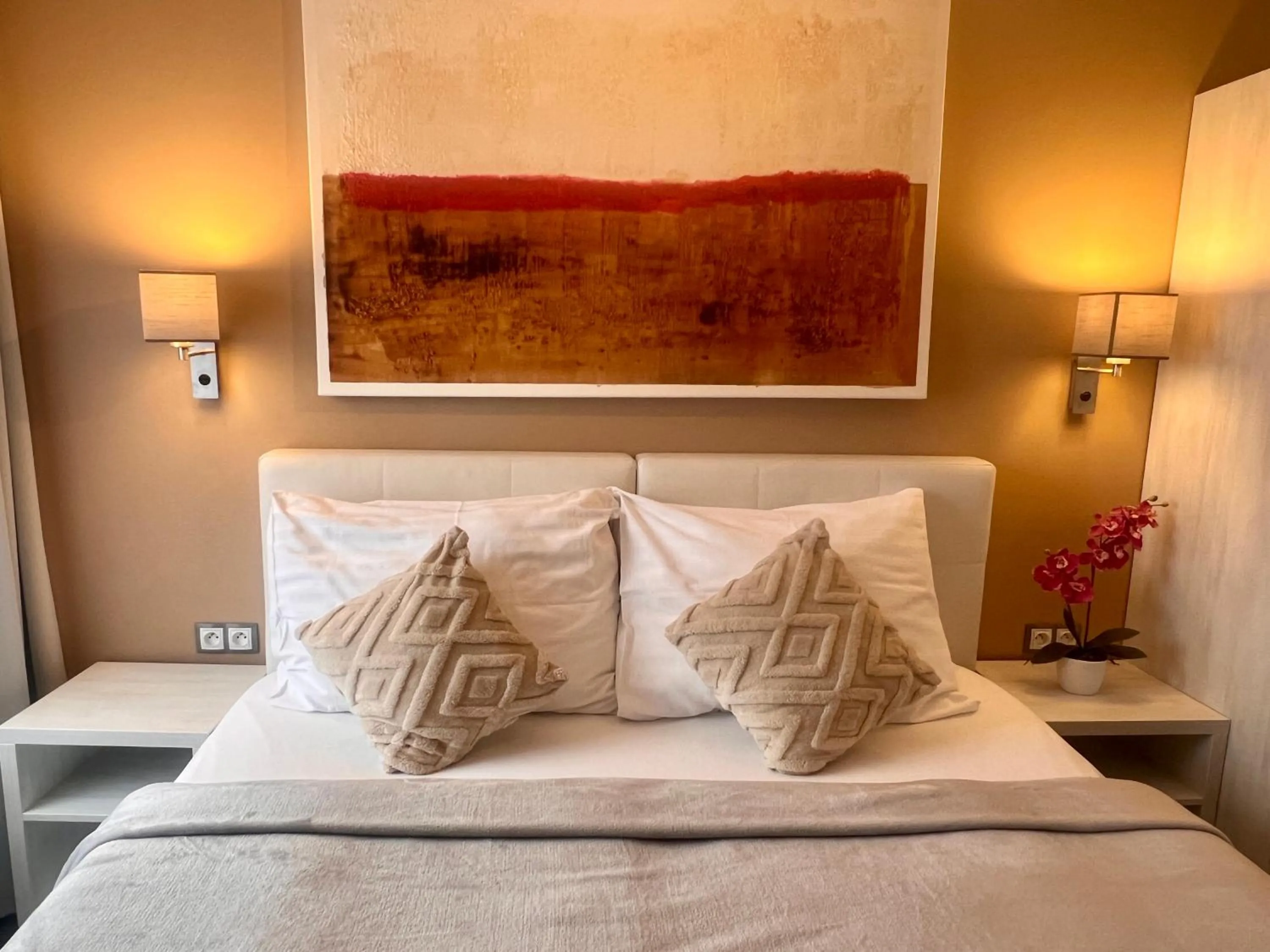 Decorative detail, Bed in Grand Petit Hotel ex Shato Gesson