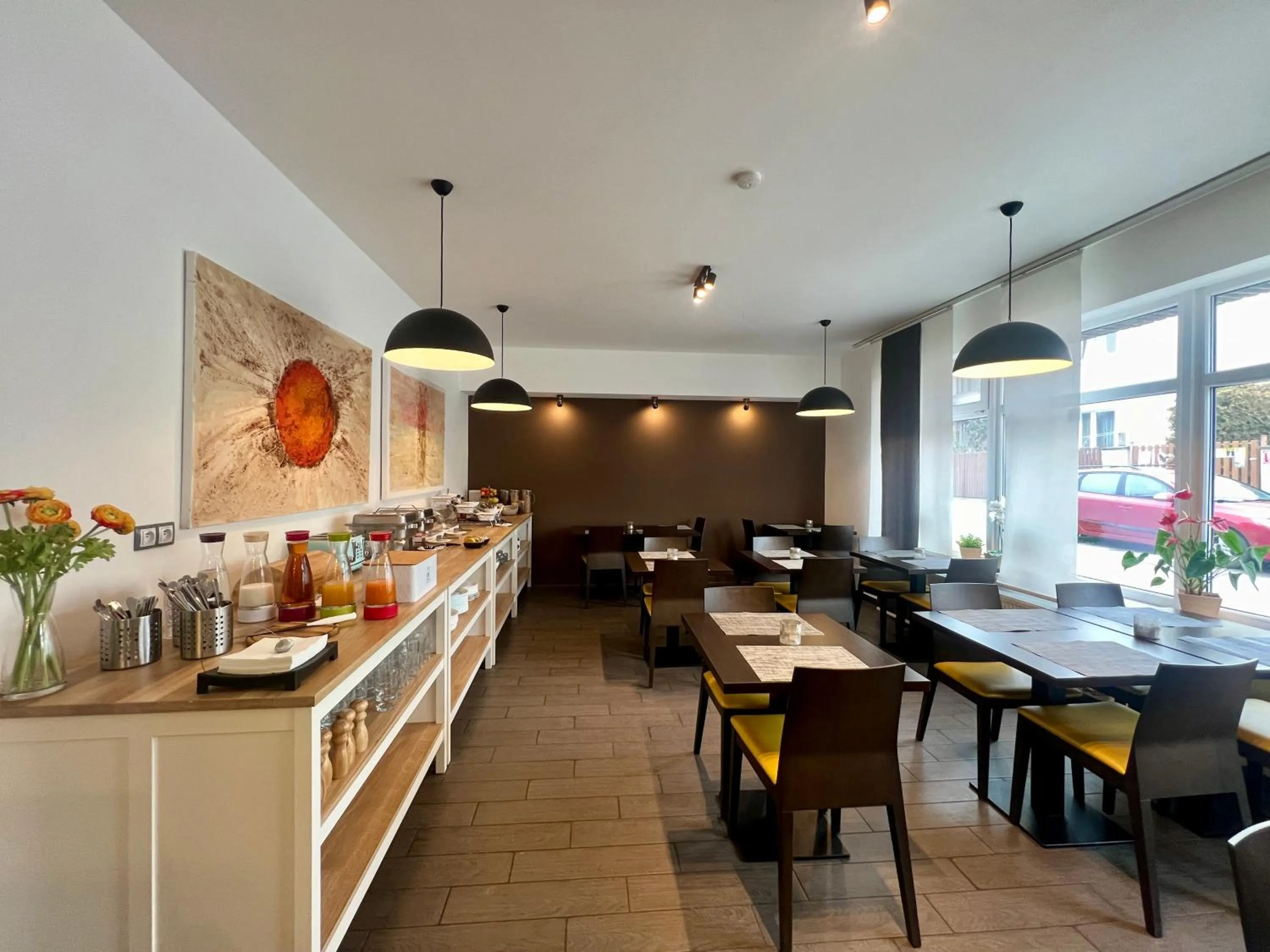 Restaurant/places to eat in Grand Petit Hotel ex Shato Gesson