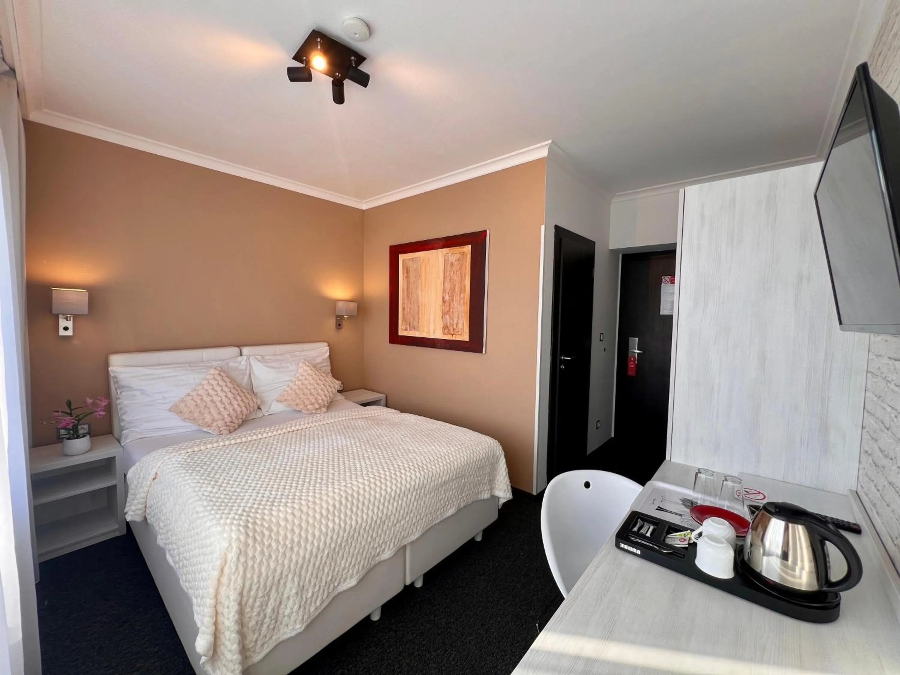 Bed in Grand Petit Hotel ex Shato Gesson