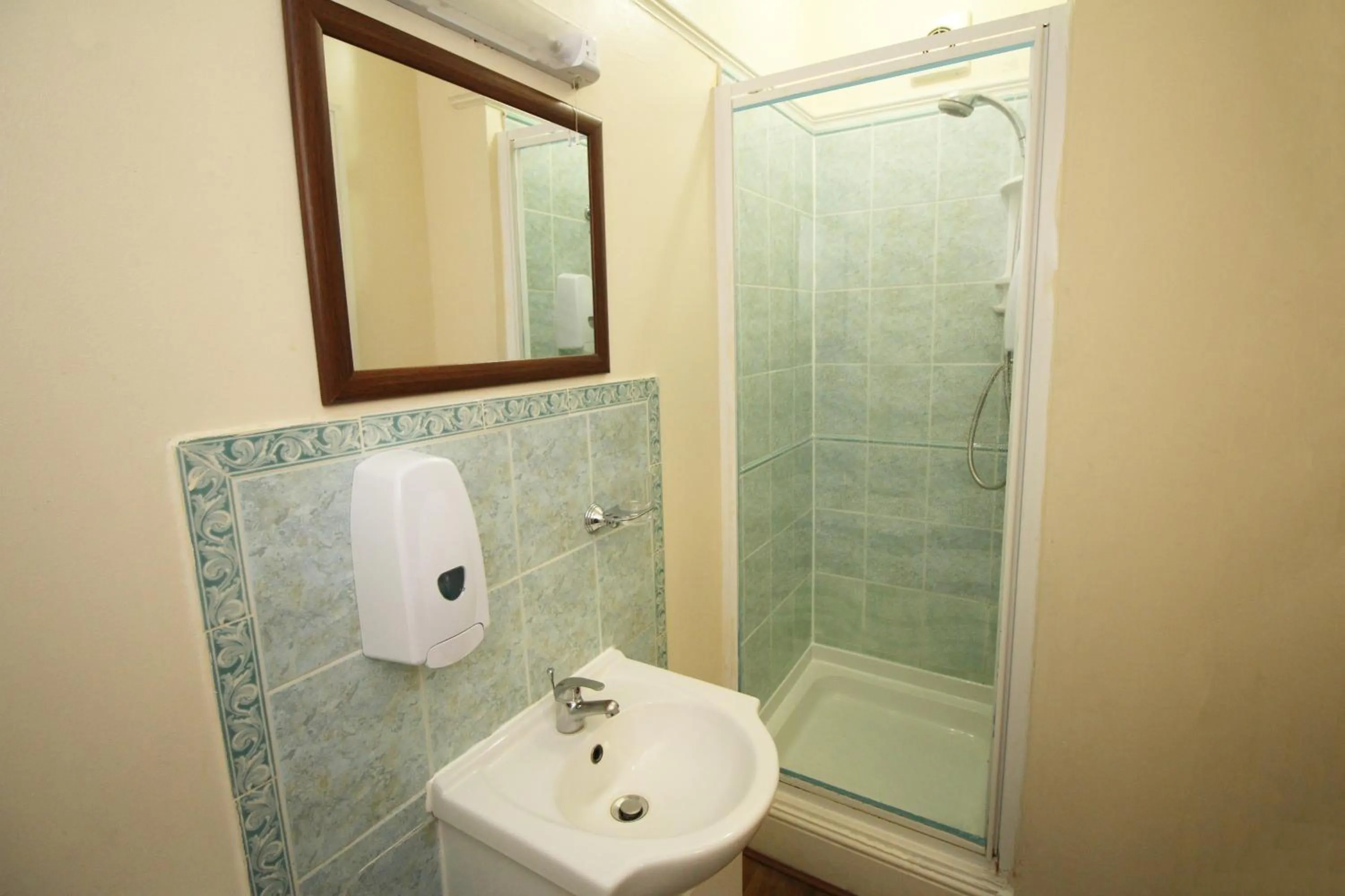 Bathroom in Flexistay Norbury Aparthotel