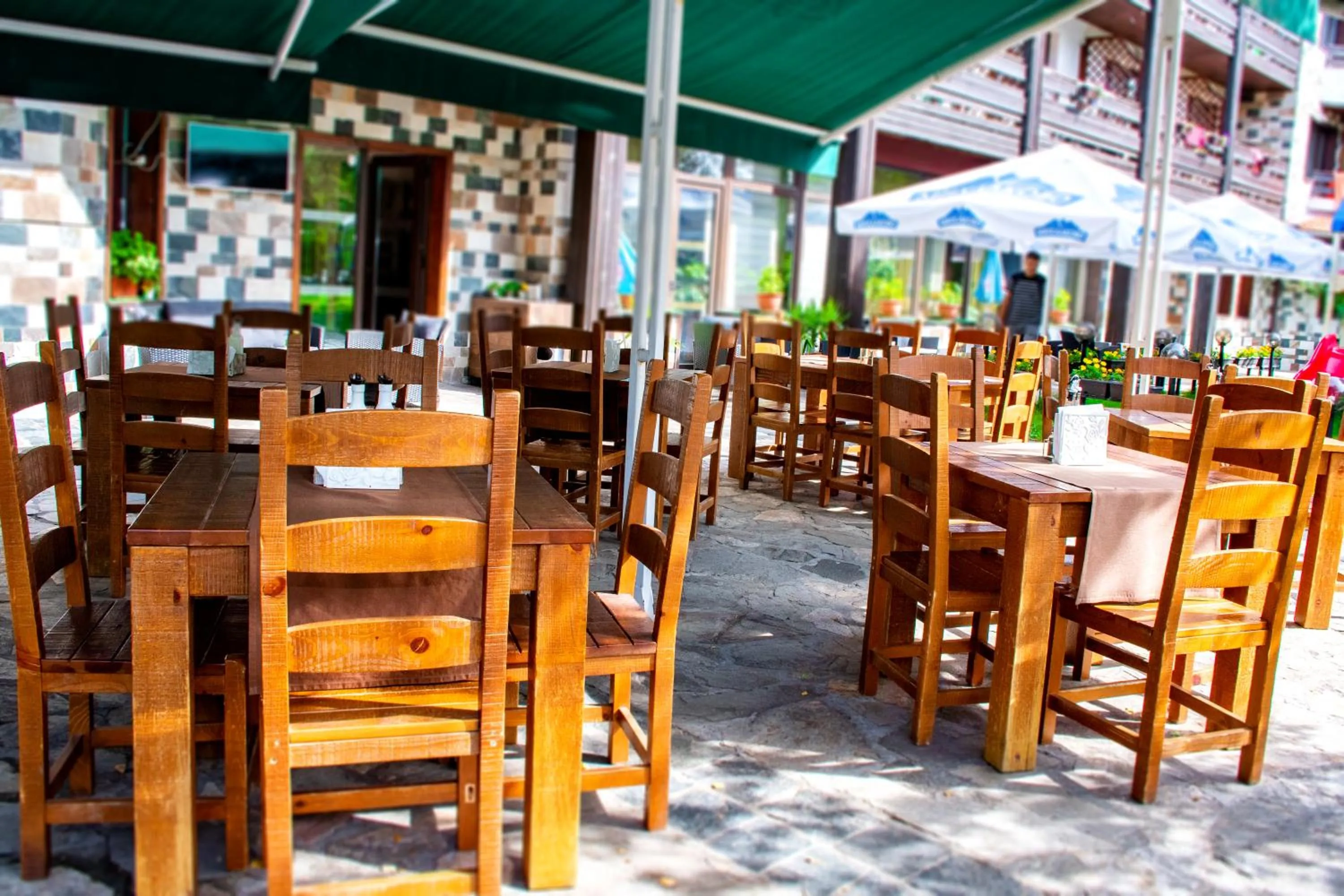 Restaurant/places to eat in Hotel Orphey