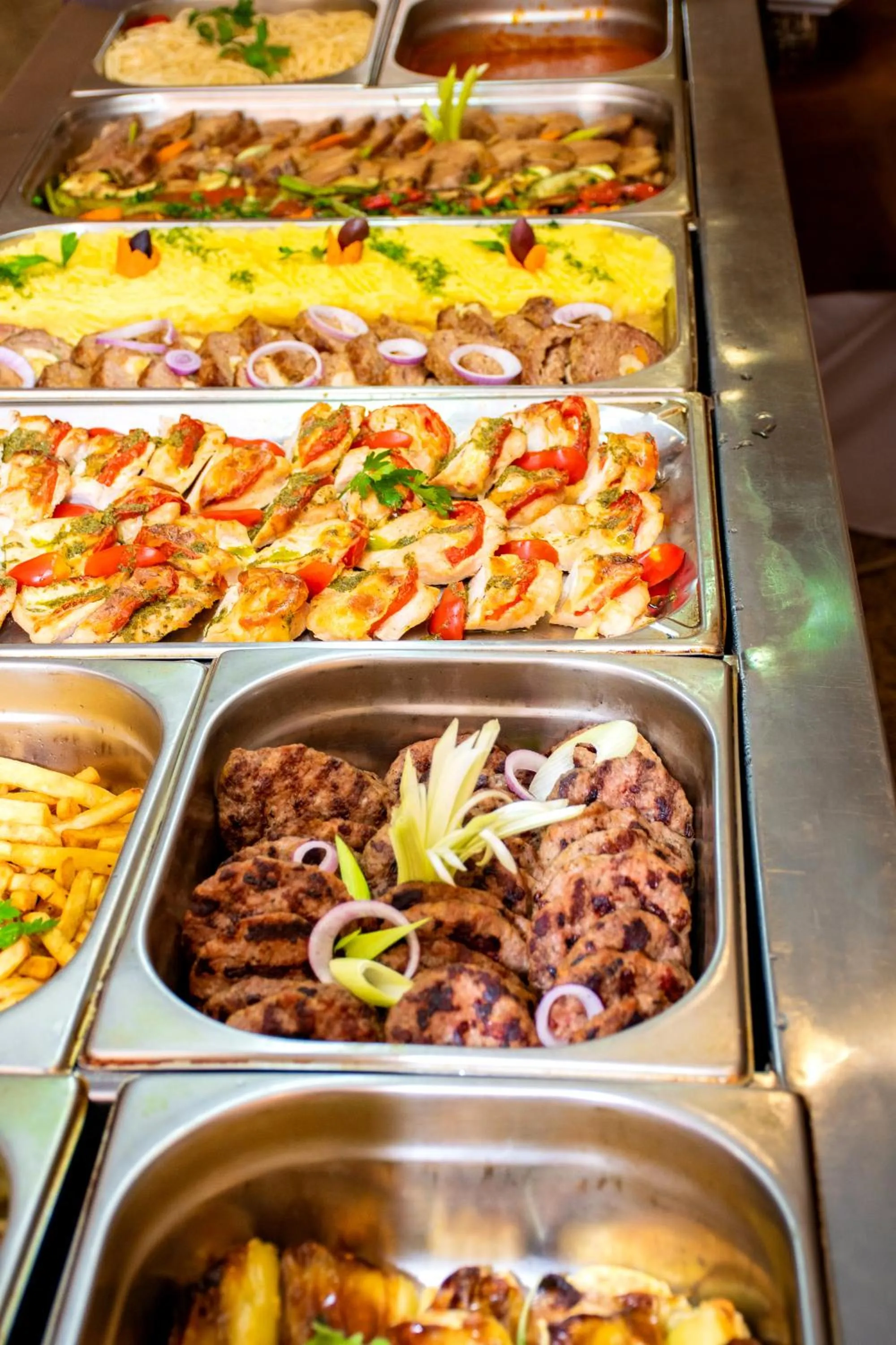 Restaurant/places to eat in Hotel Orphey