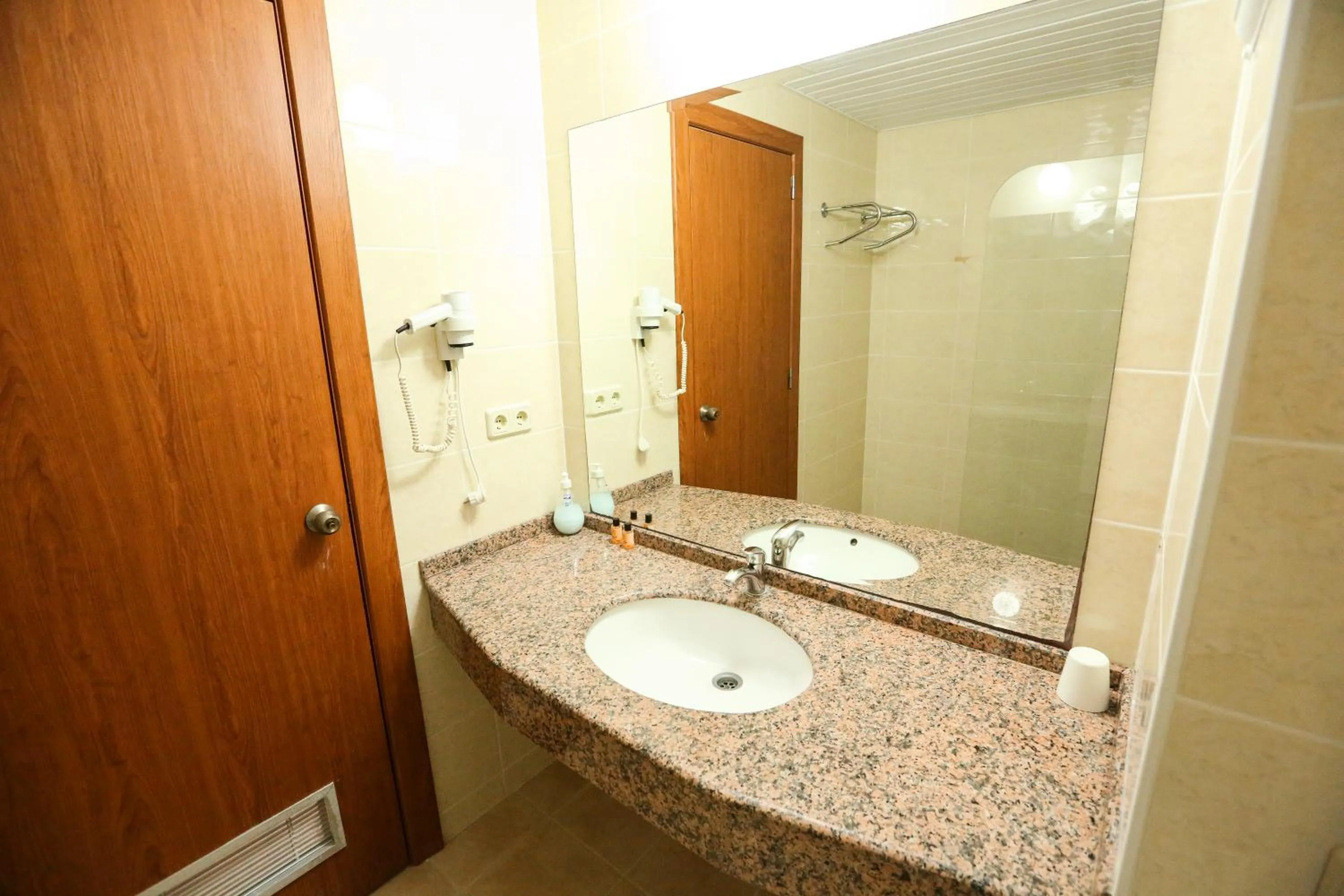 Toilet in Mavruka Hotel