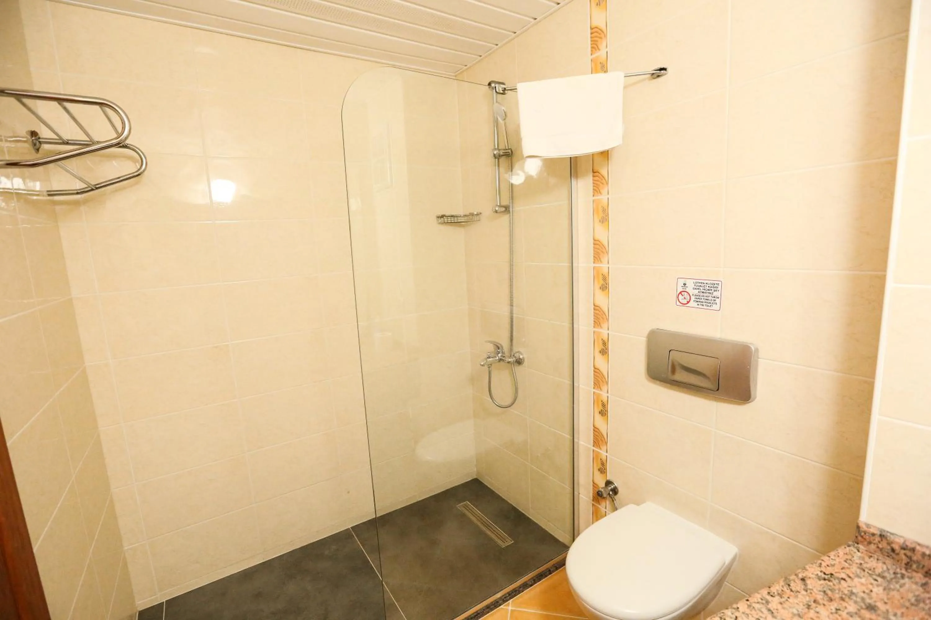 Bathroom in Mavruka Hotel