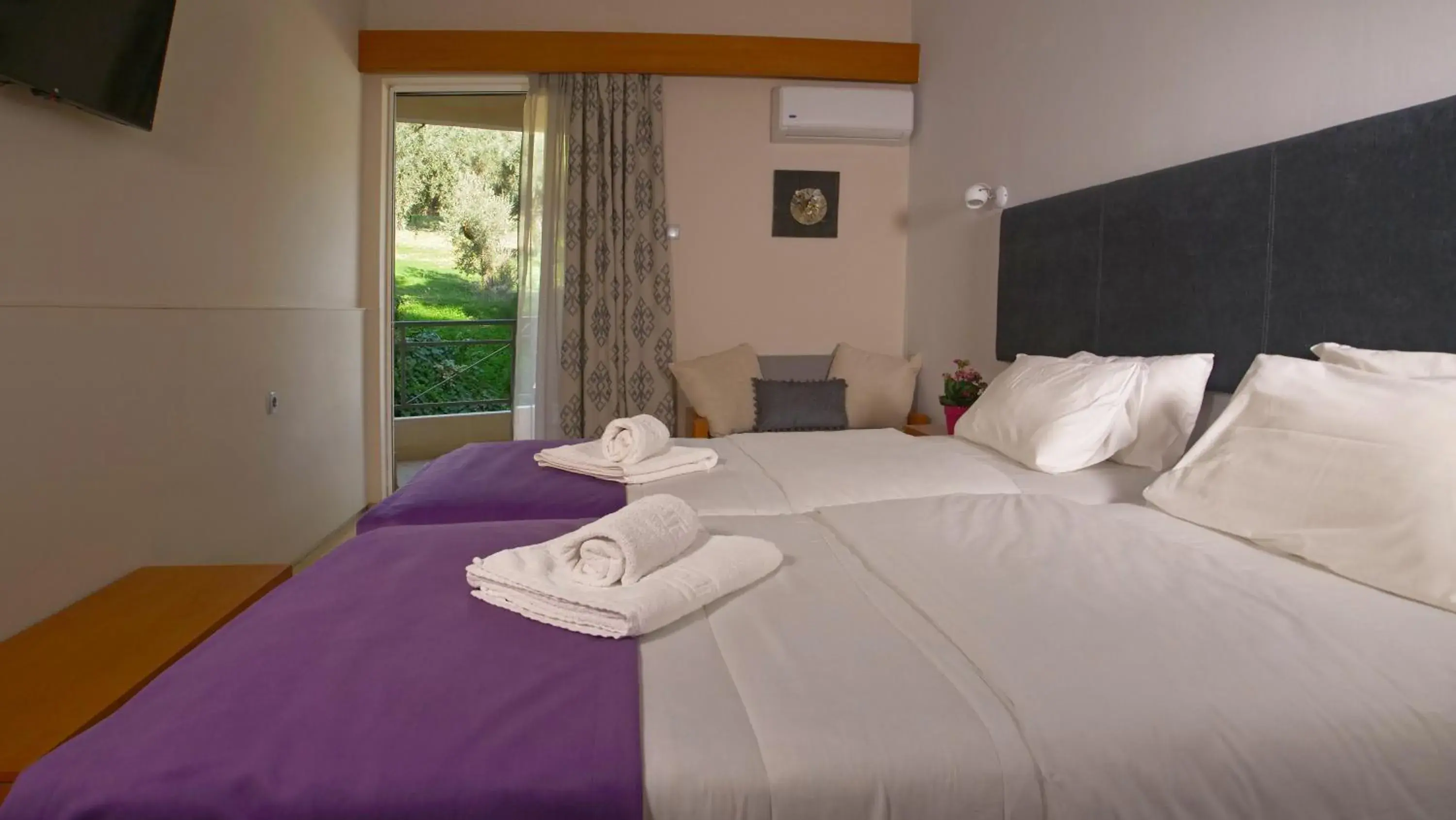 Twin Room with Garden View in Antikyra Beach Hotel Twin Room with Garden View in Antikyra Beach Hotel