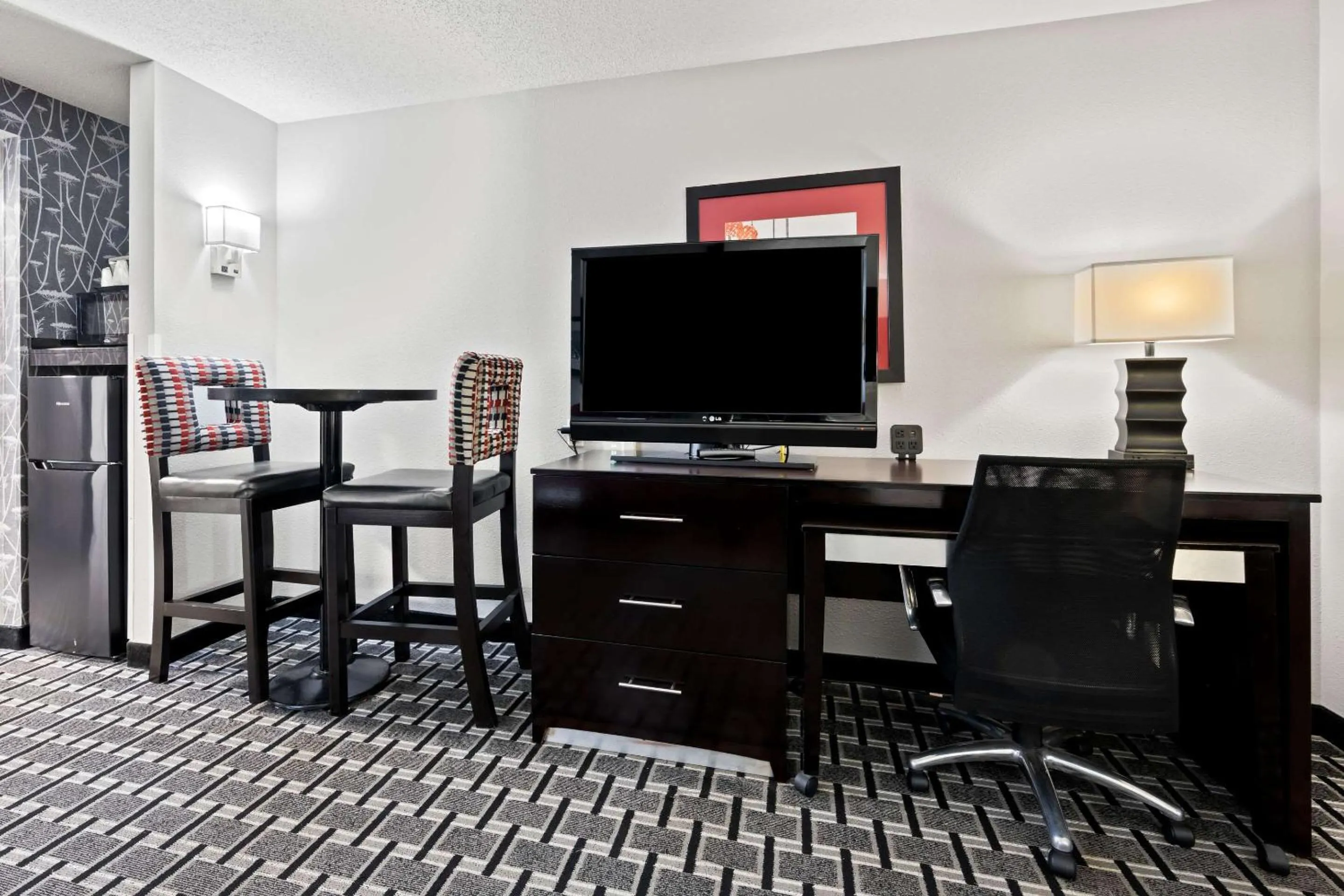 Bedroom in Comfort Suites Williamsburg Historic Area