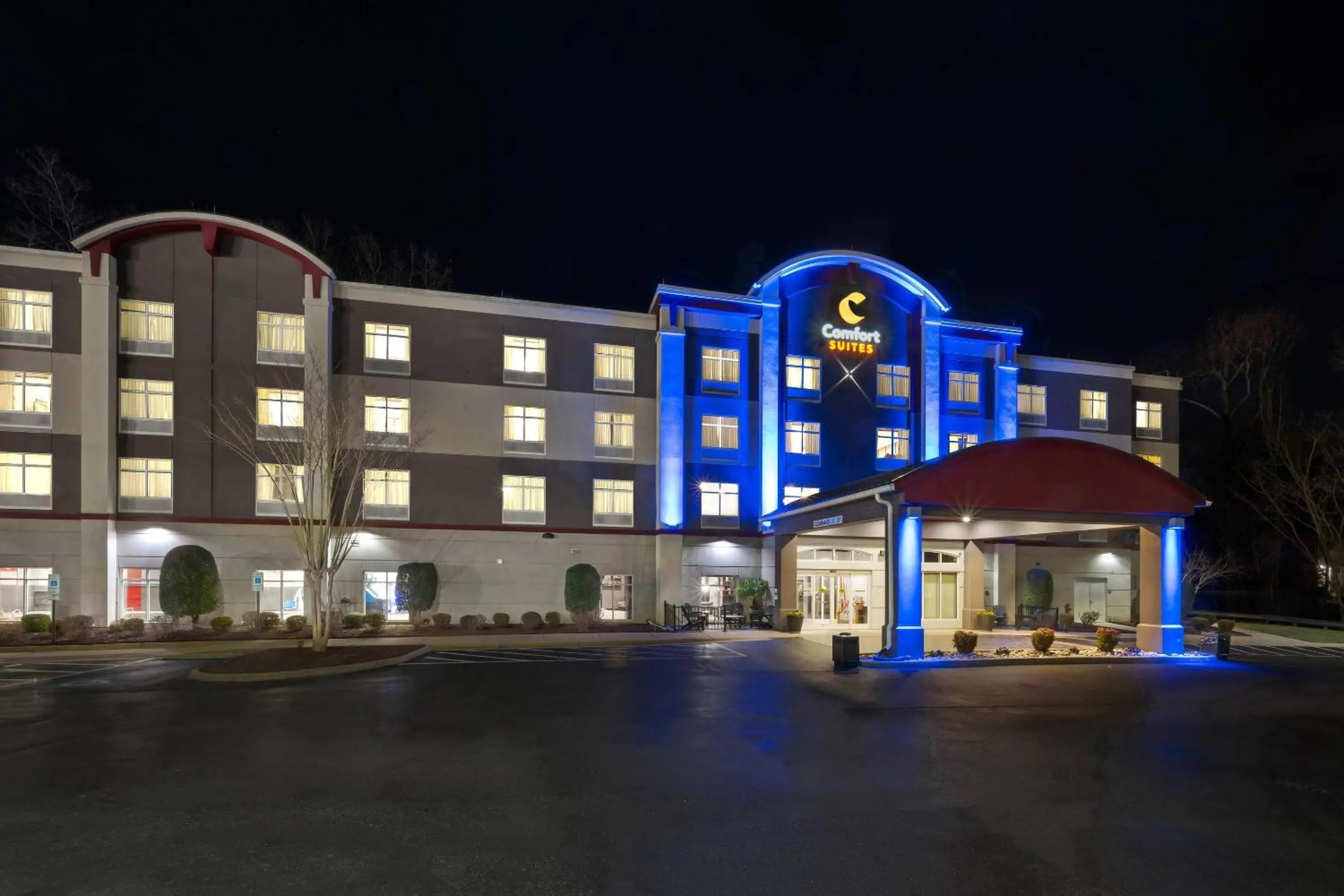 Property building in Comfort Suites Williamsburg Historic Area