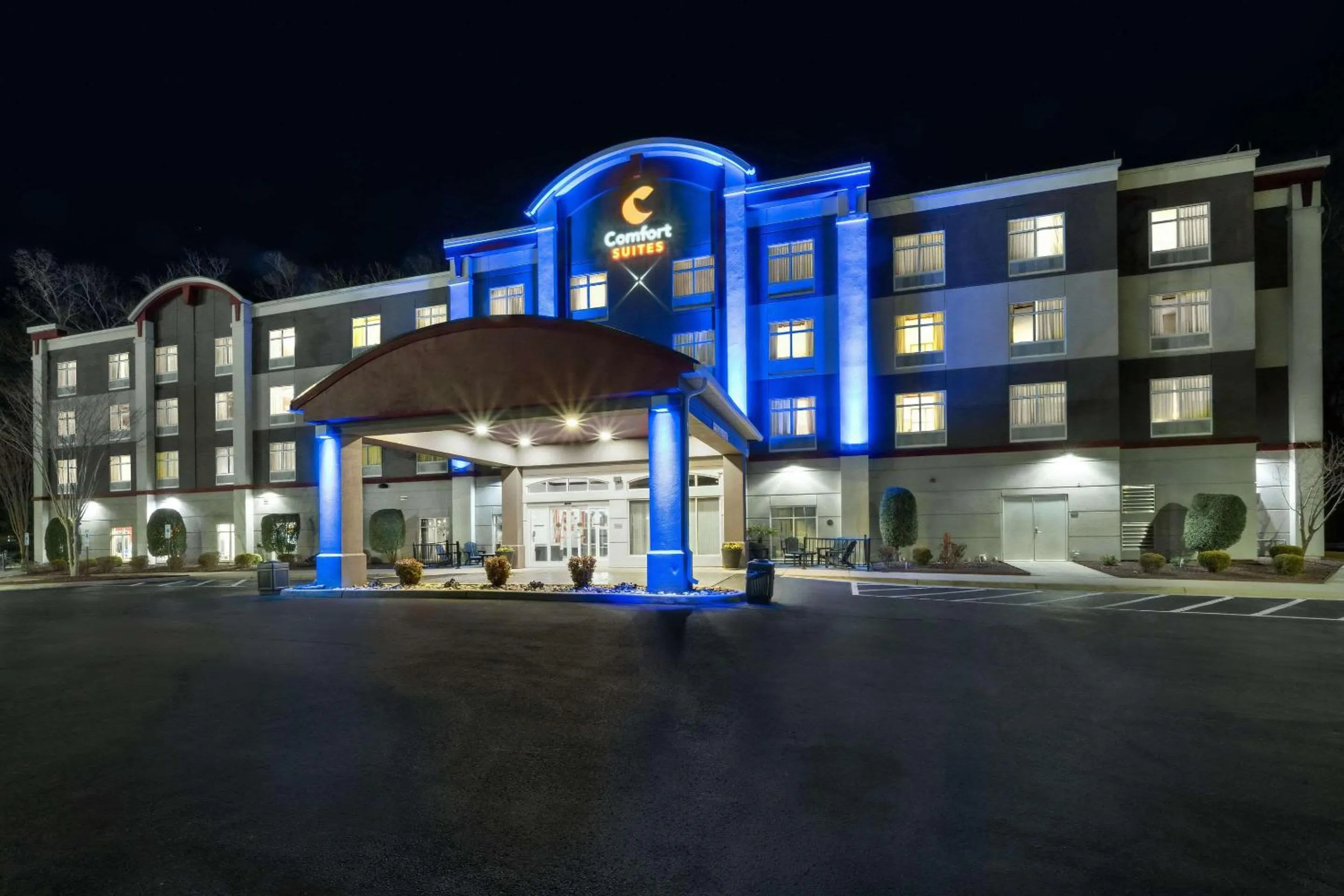 Property building in Comfort Suites Williamsburg Historic Area