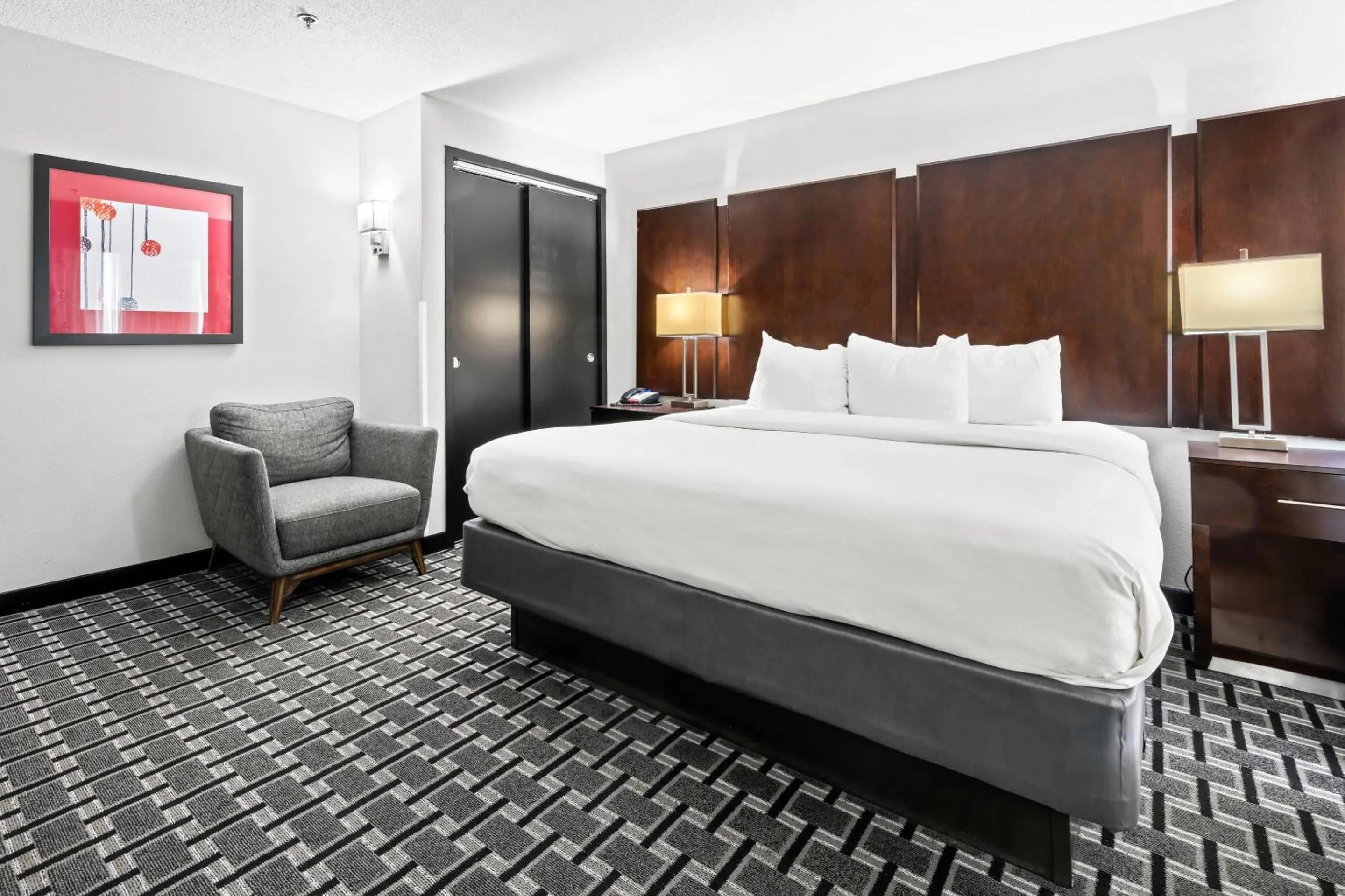 Bedroom, Bed in Comfort Suites Williamsburg Historic Area