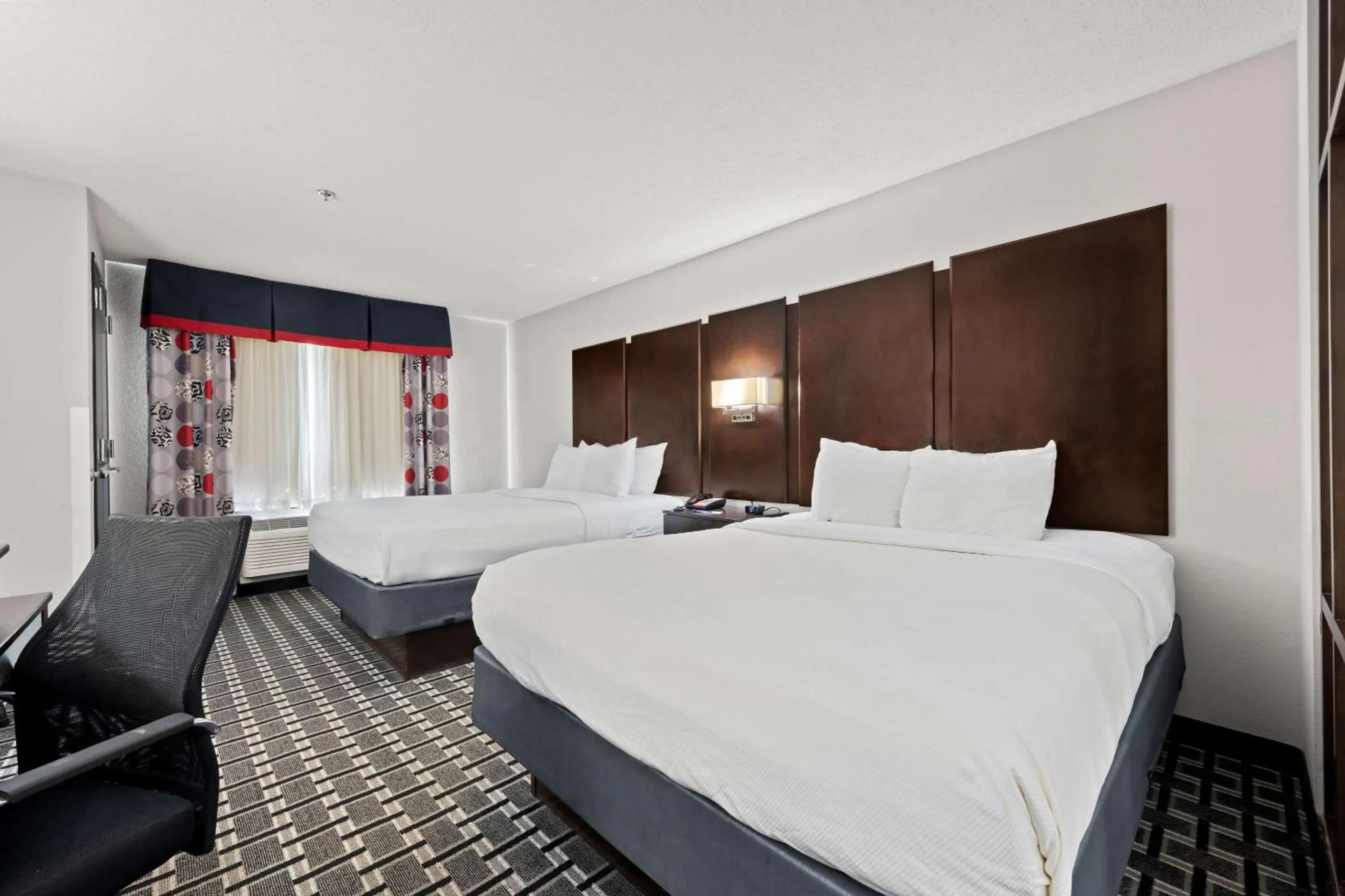 Bed in Comfort Suites Williamsburg Historic Area