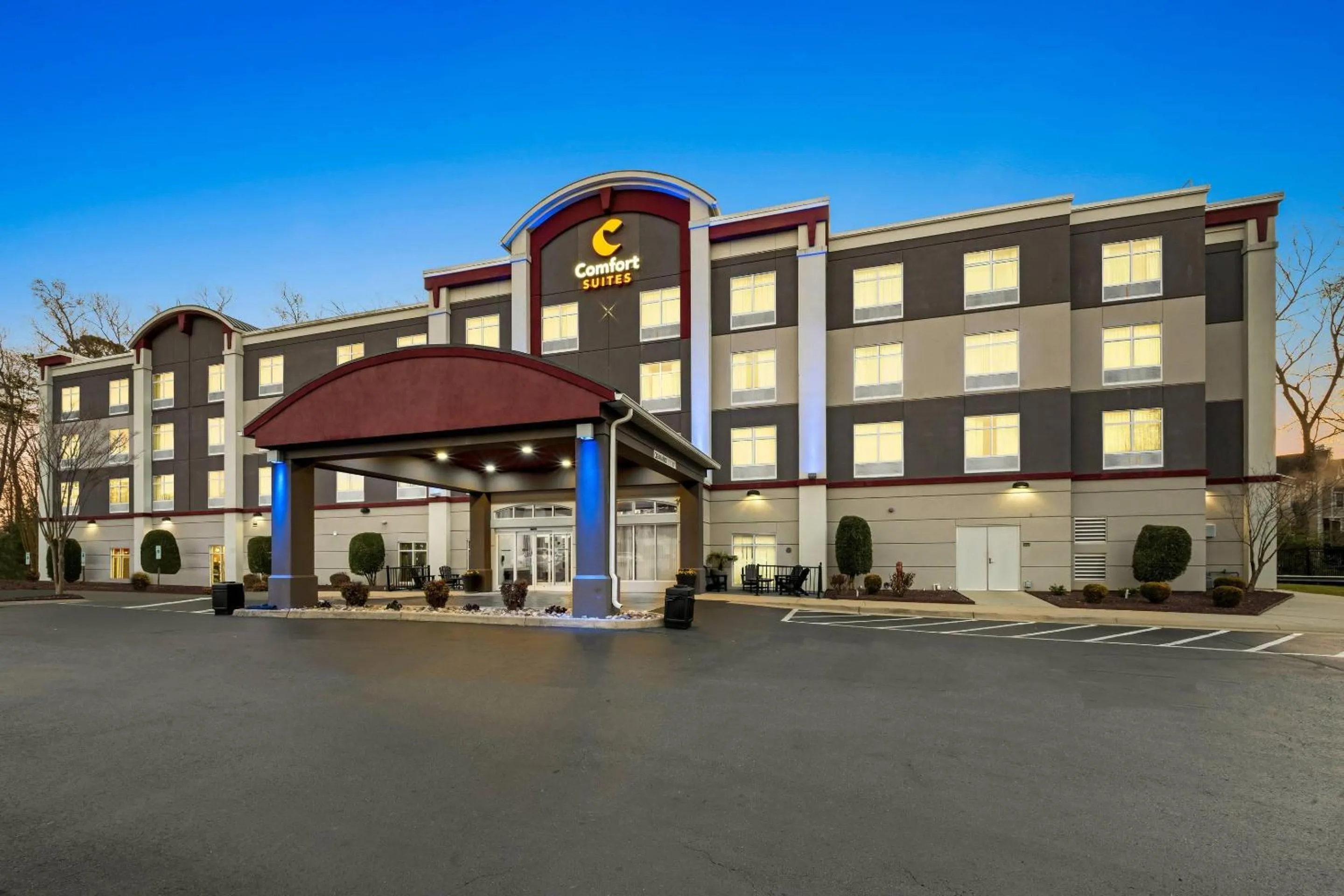 Property building in Comfort Suites Williamsburg Historic Area