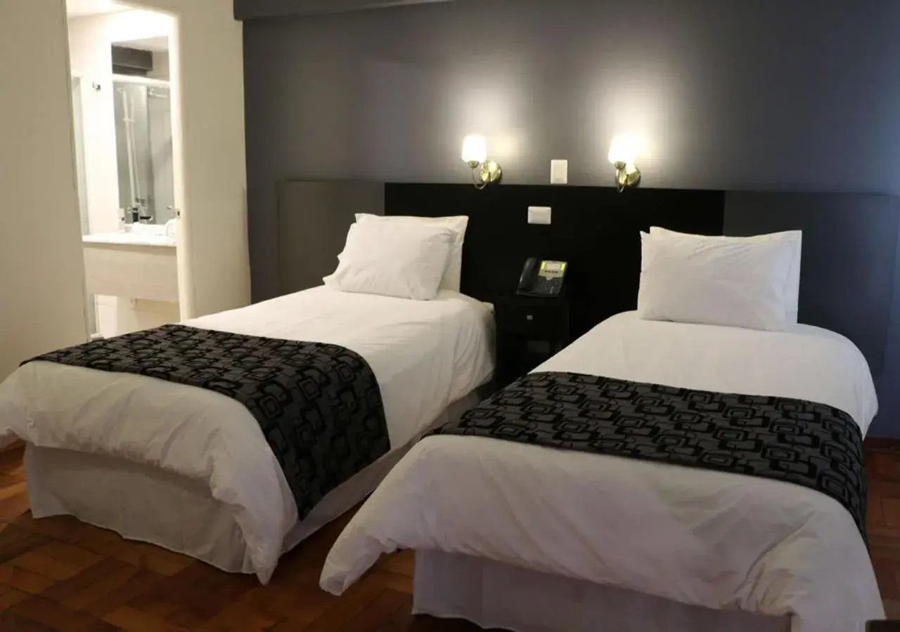 Twin Room in Hotel Plaza Ñuñoa Twin Room in Hotel Plaza Ñuñoa