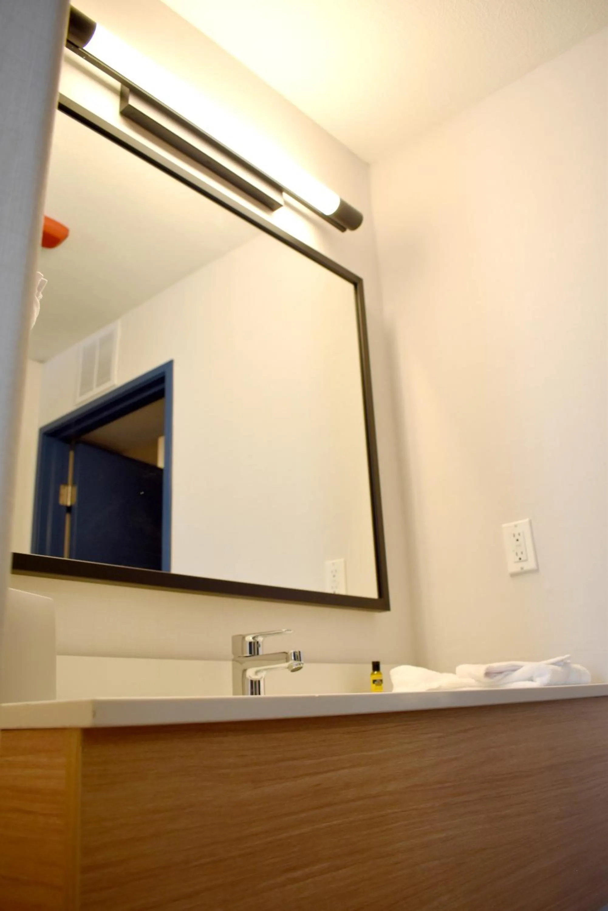 Bathroom in Spark By Hilton Albuquerque North I-25