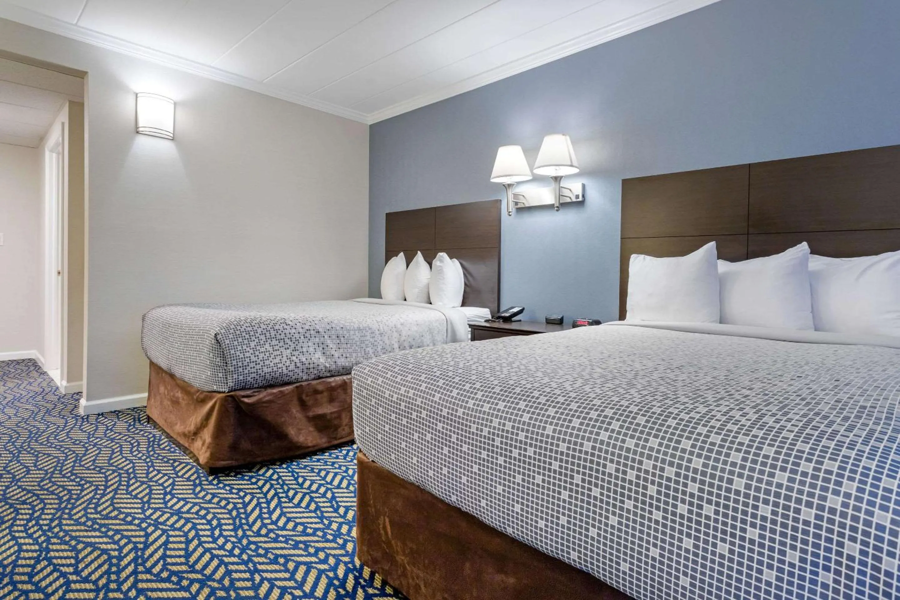 Bedroom, Bed in Econo Lodge Hicksville - Long Island