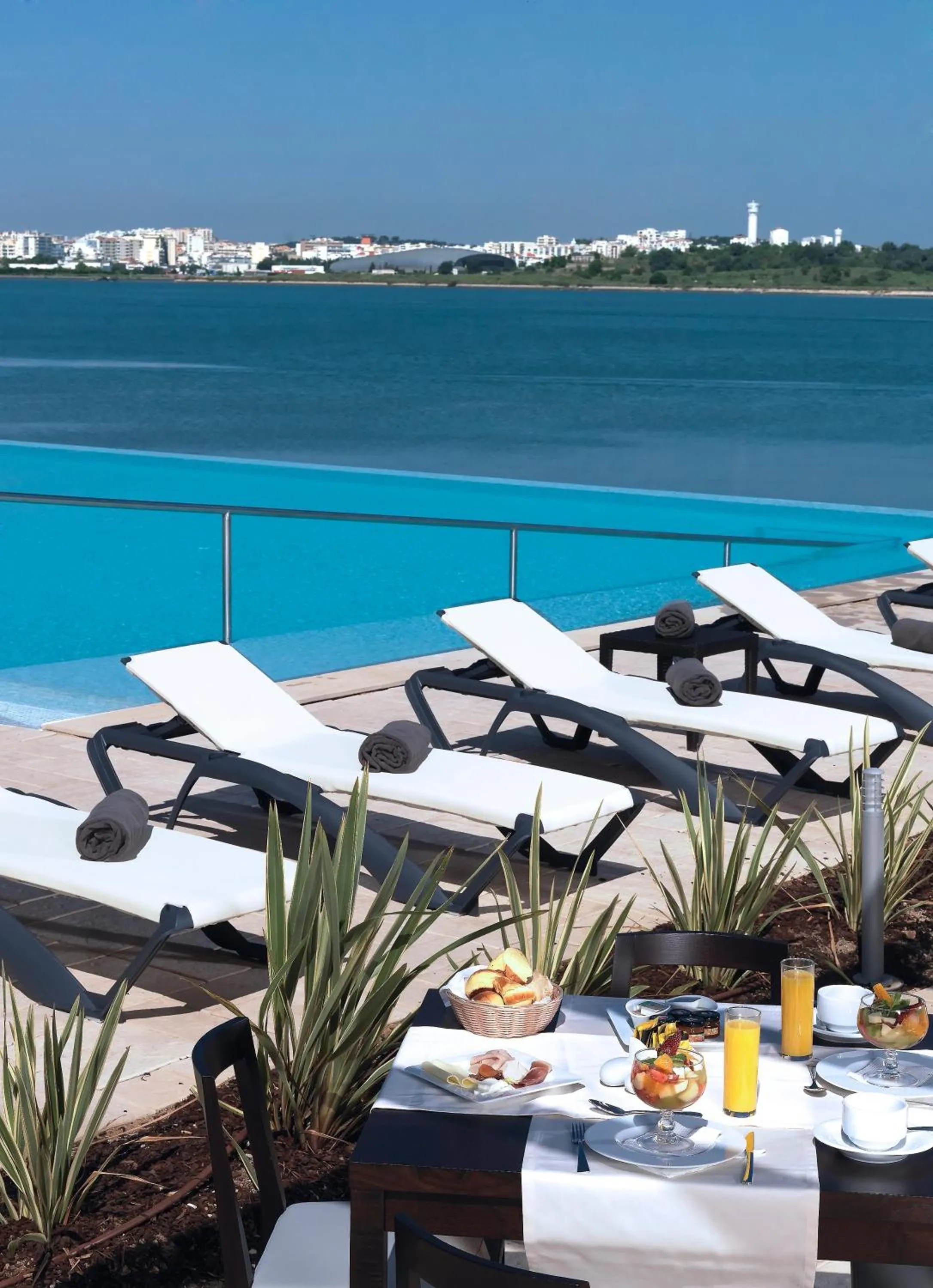 Swimming pool in Agua Hotels Riverside