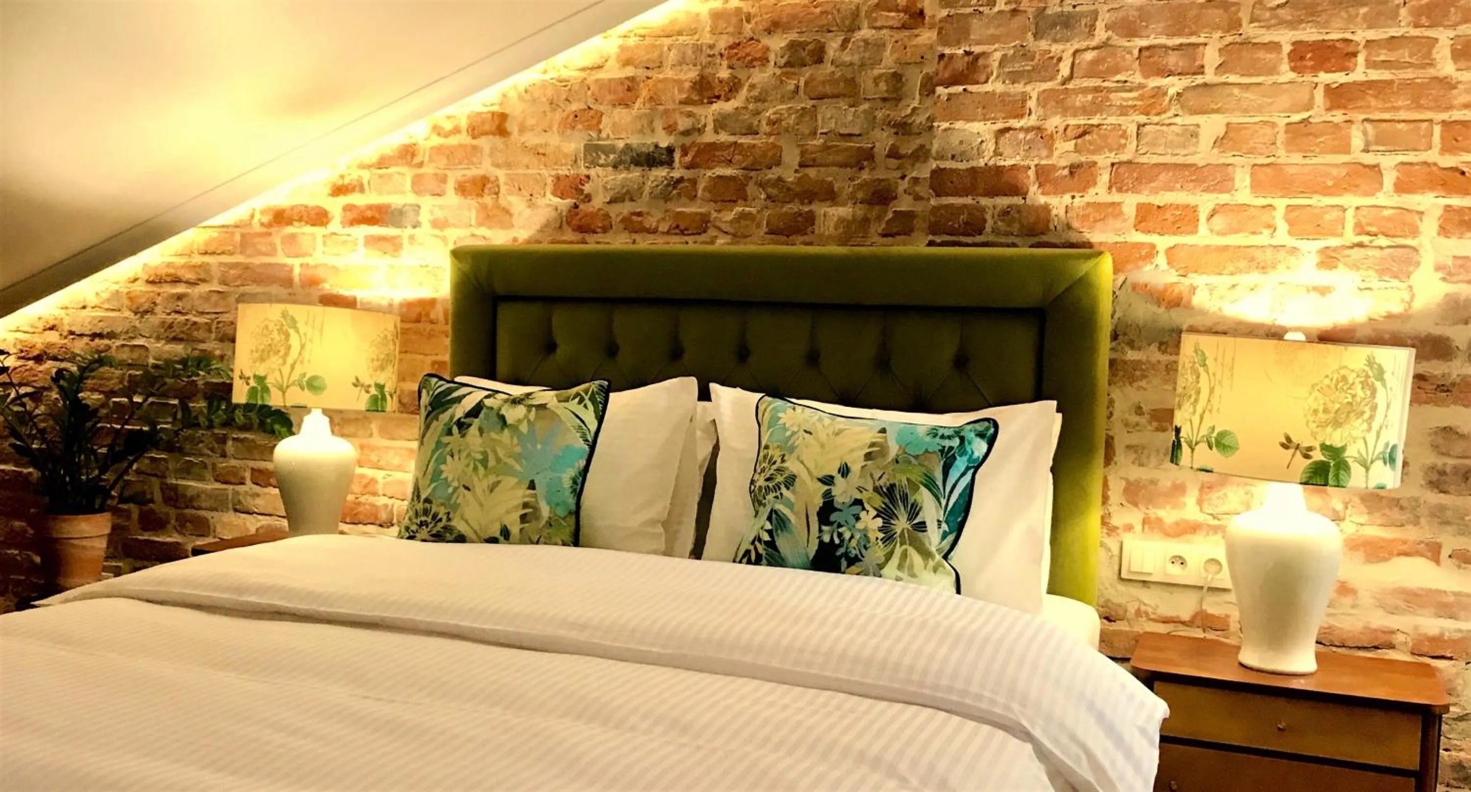 Bedroom, Bed in SLEEPWELL NOWY ŚWIAT - entrance from Ordynacka 14St, through the courtyard