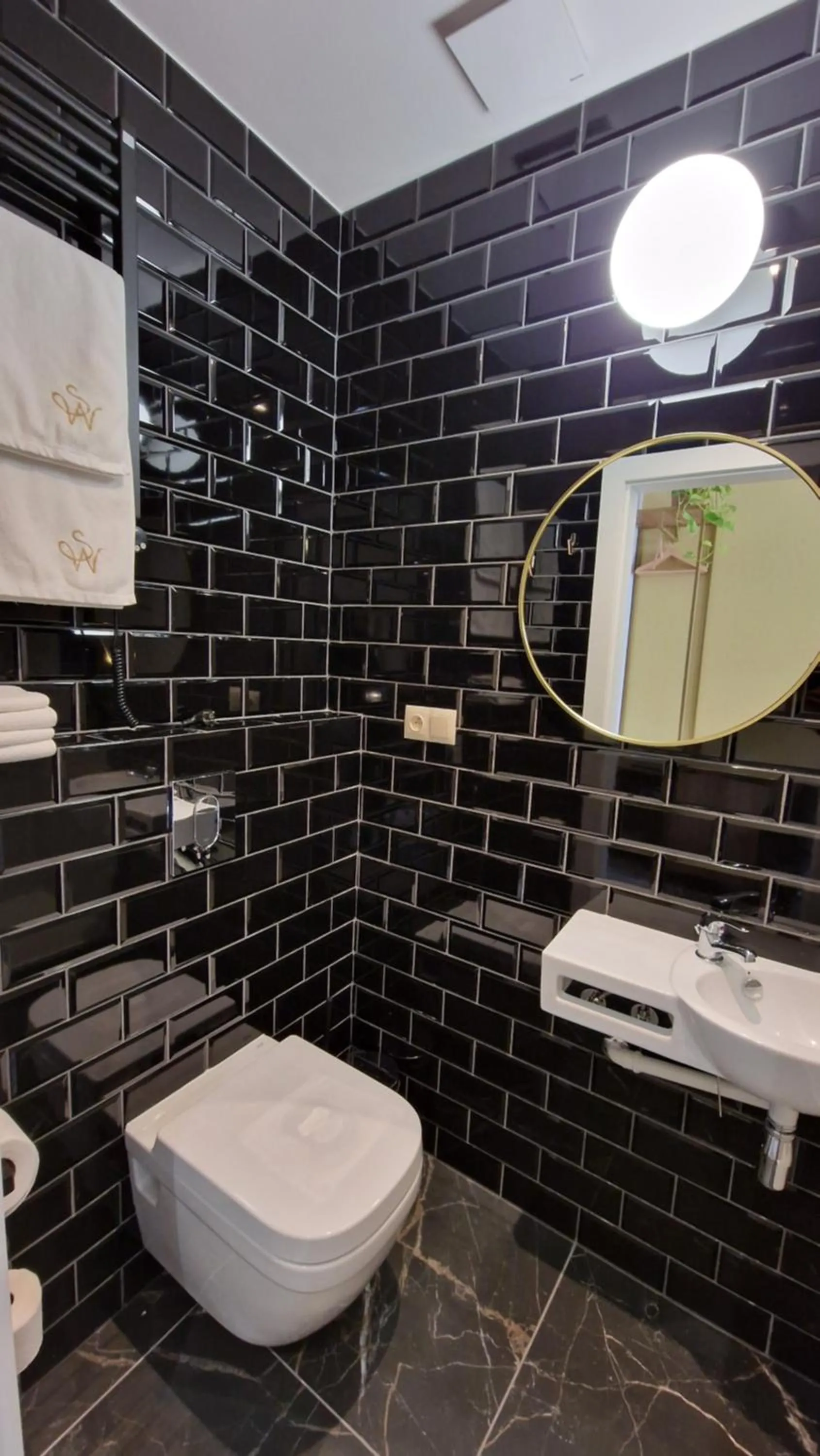 Toilet in SLEEPWELL NOWY ŚWIAT - entrance from Ordynacka 14St, through the courtyard