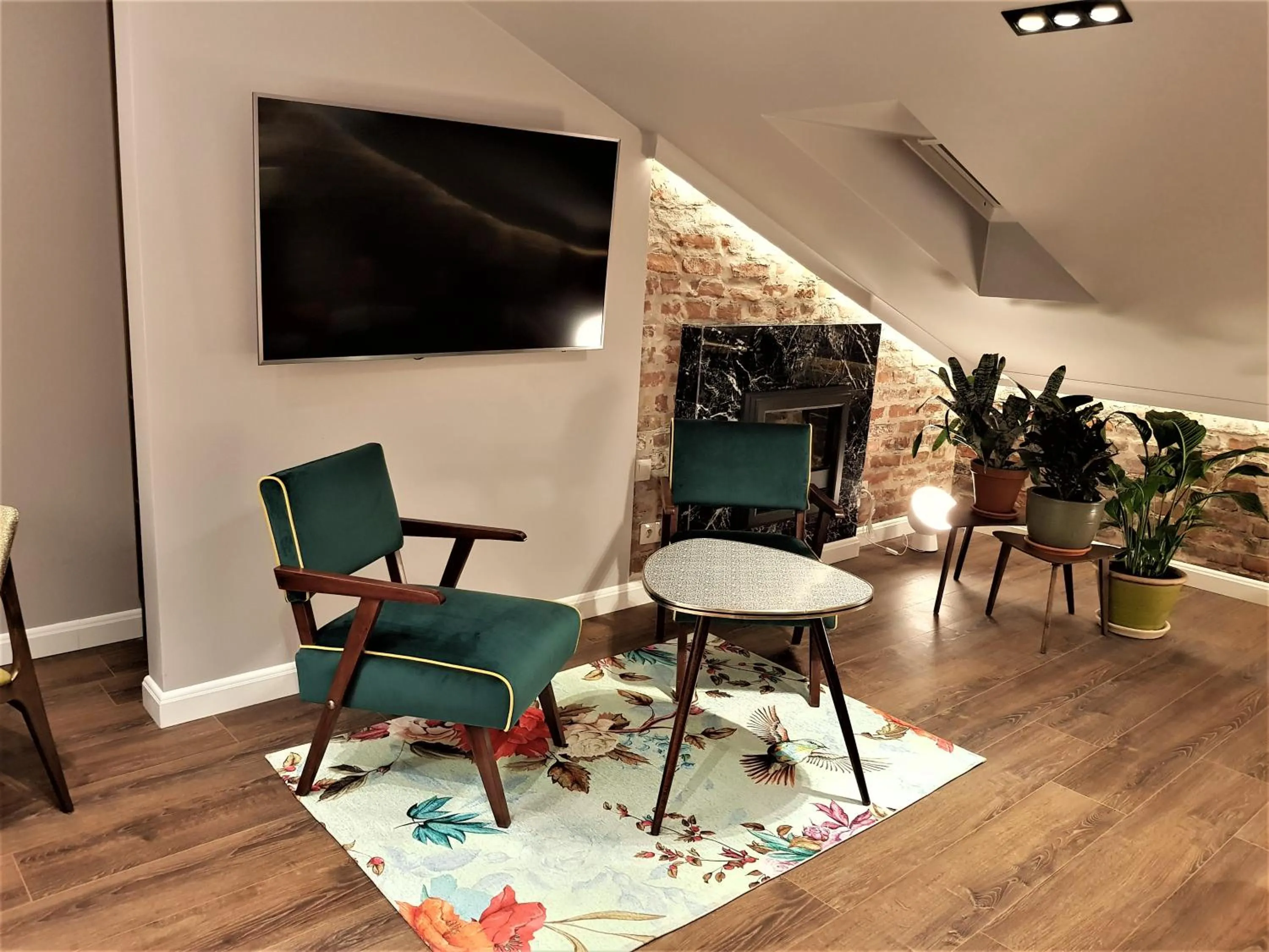 Seating area in SLEEPWELL NOWY ŚWIAT - entrance from Ordynacka 14St, through the courtyard