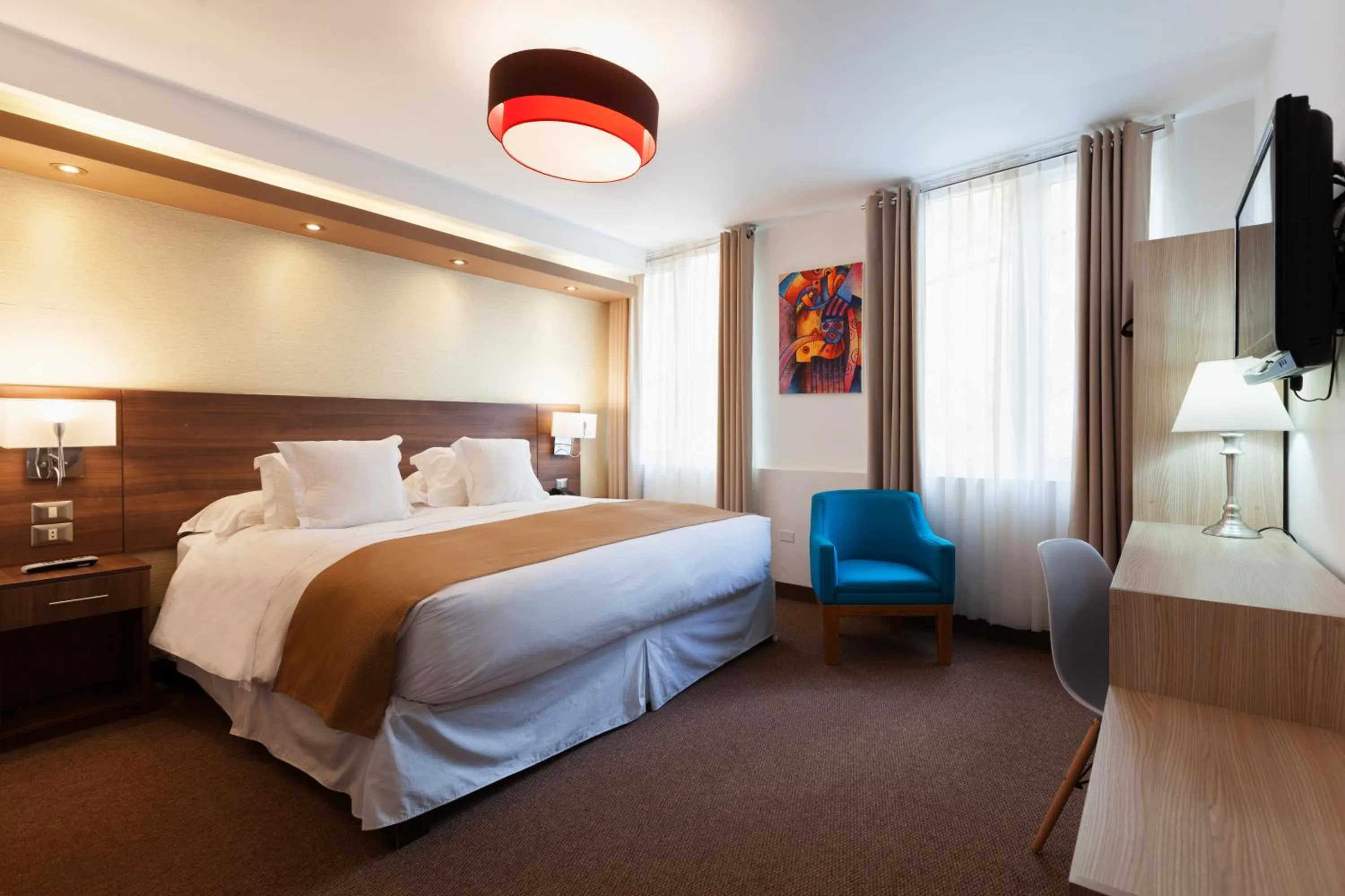 Communal lounge/ TV room, Bed in Inti Punku Machupicchu Hotel & Suites