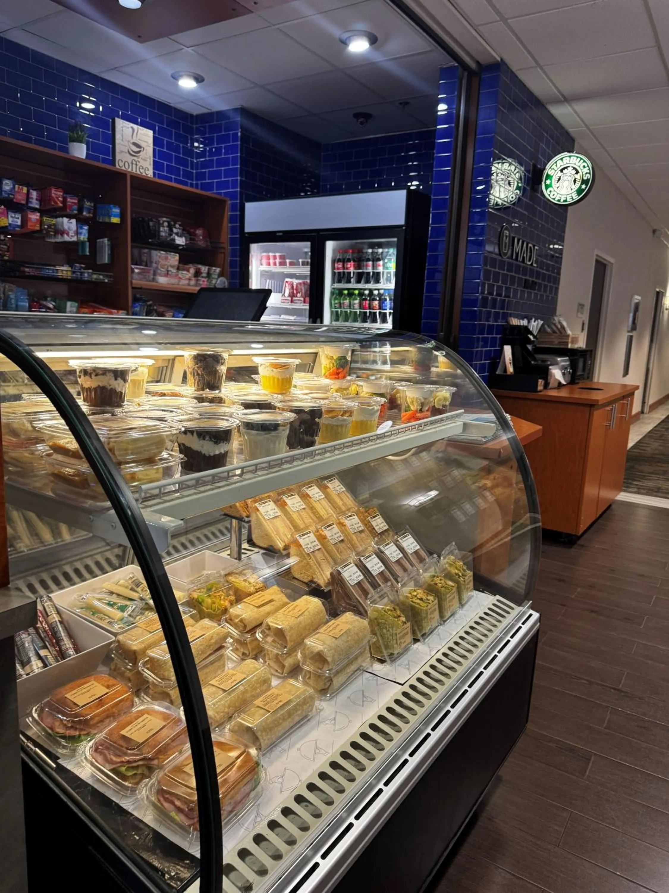 Coffee/tea facilities in DoubleTree by Hilton Roseville Minneapolis