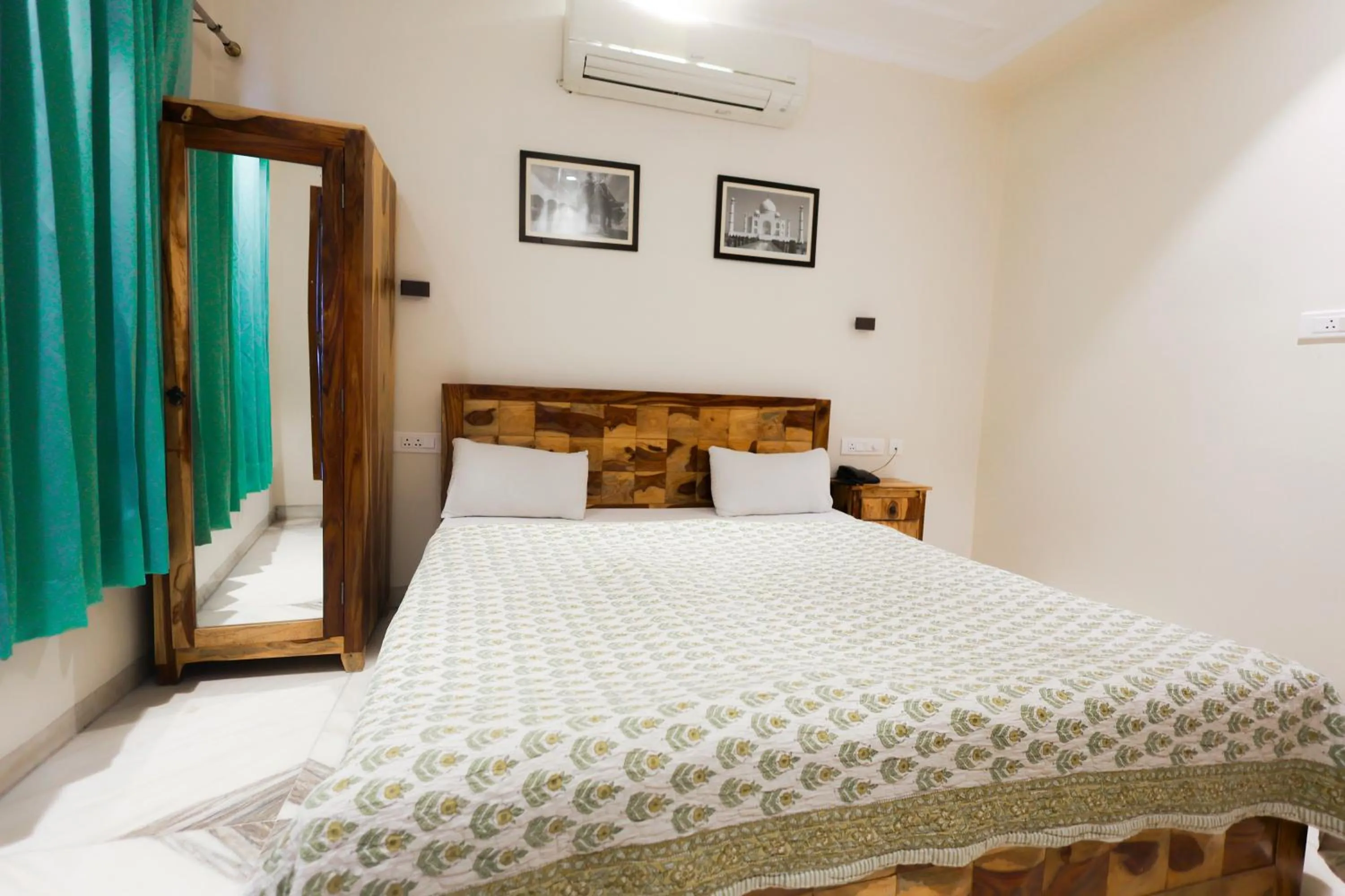 Bed in Gumaan Auberge