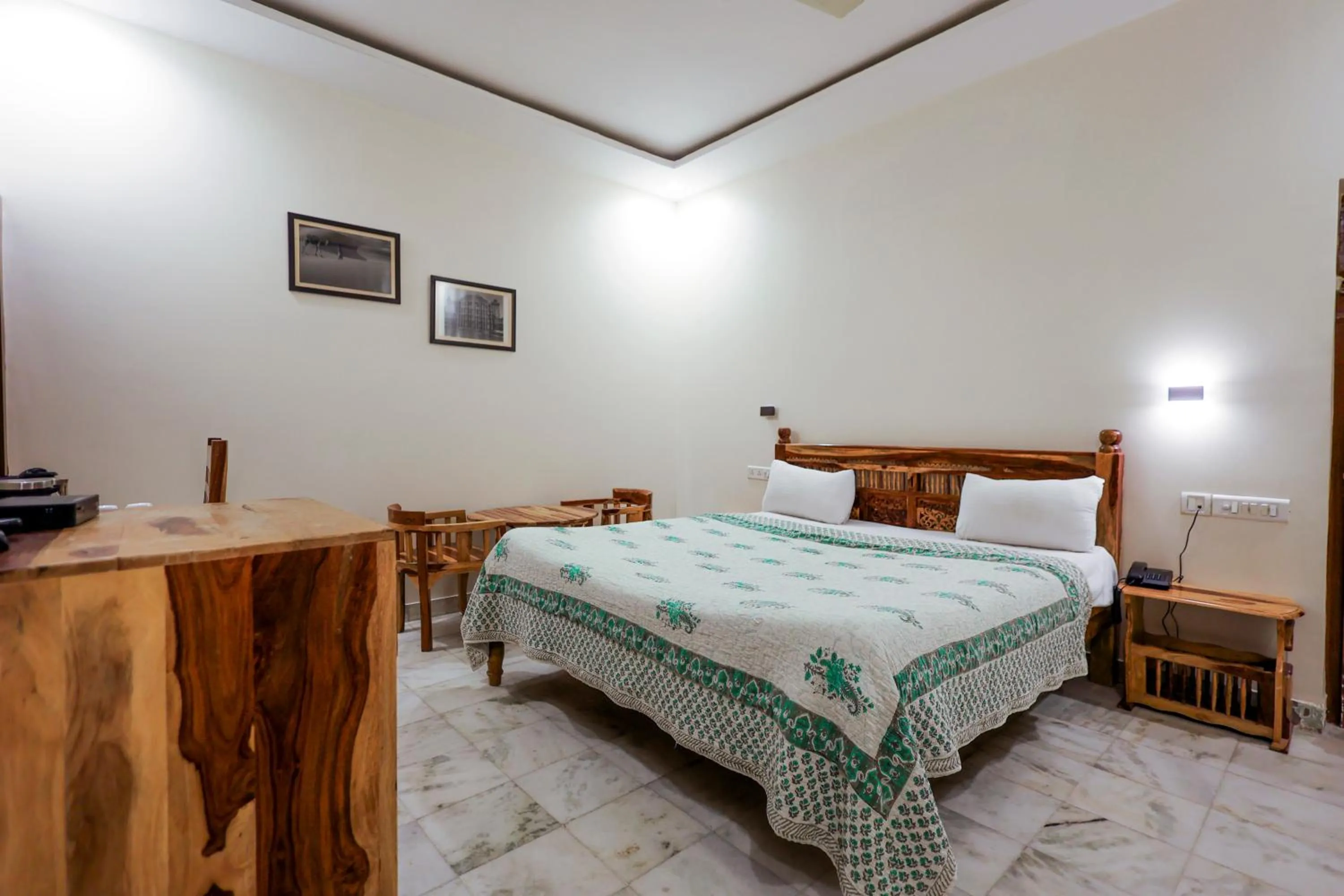 Bedroom, Bed in Gumaan Auberge