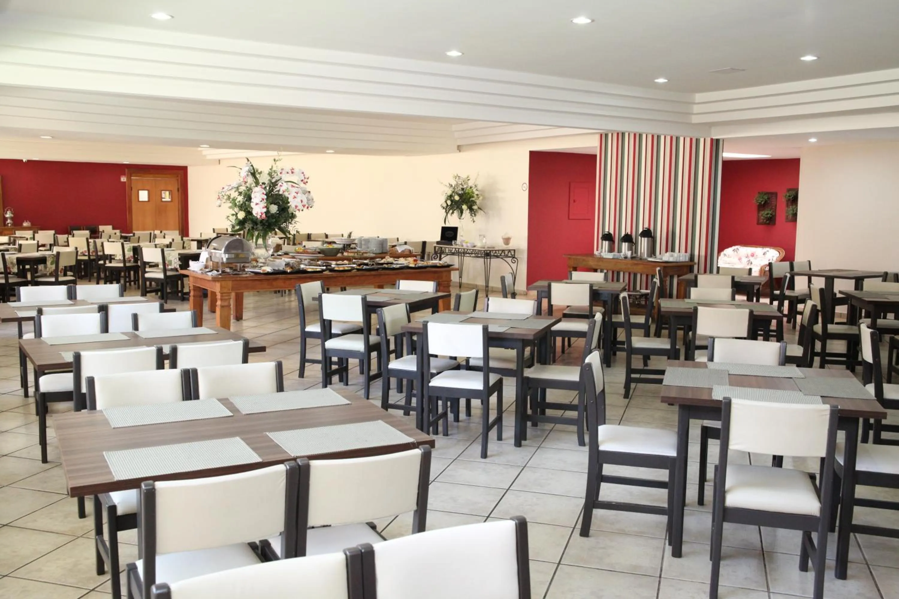 Restaurant/places to eat in IPÊ PARK Convention Hotel