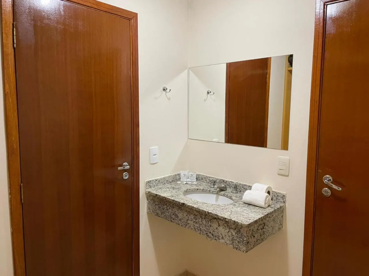 Bathroom in IPÊ PARK Convention Hotel