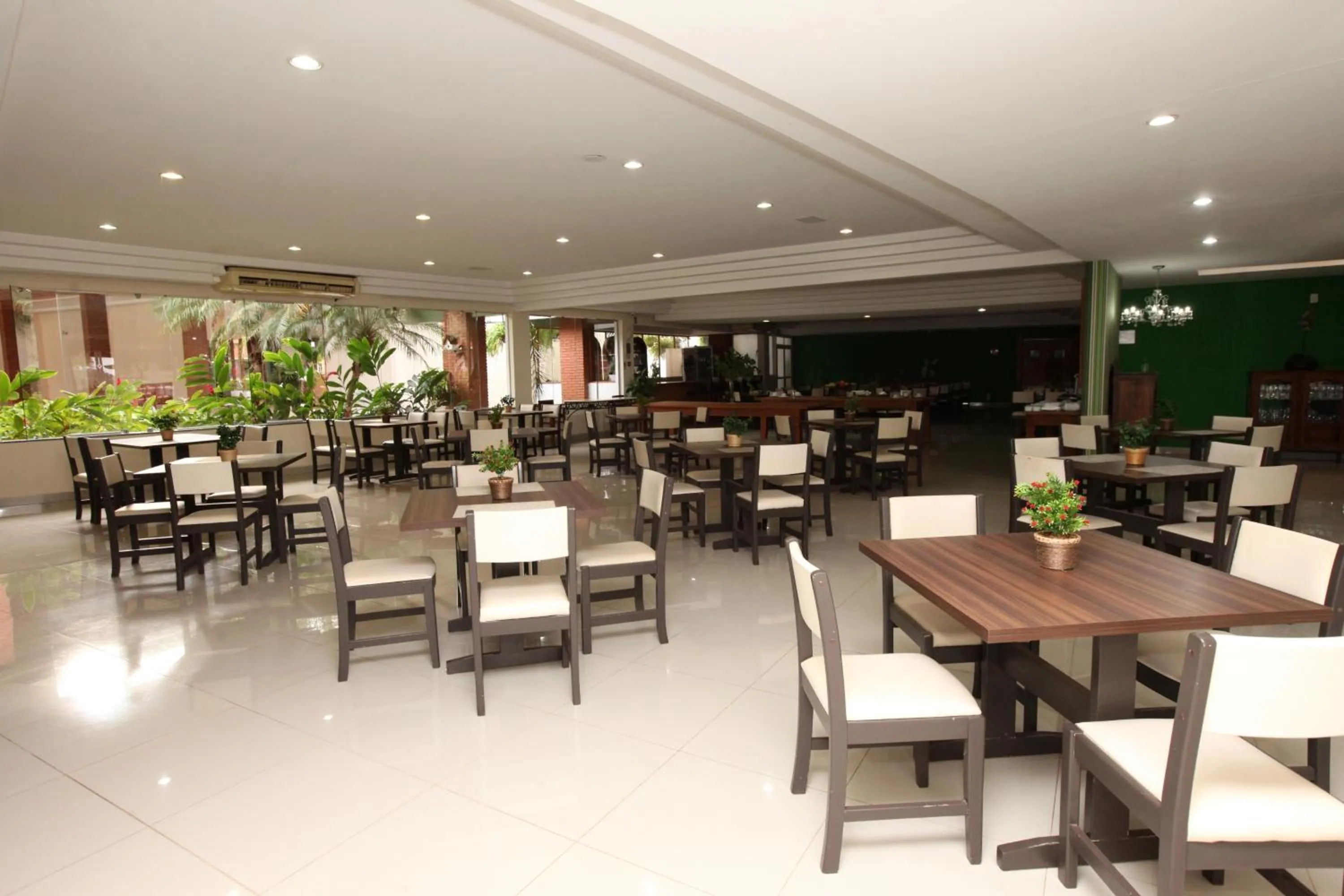Restaurant/places to eat in IPÊ PARK Convention Hotel