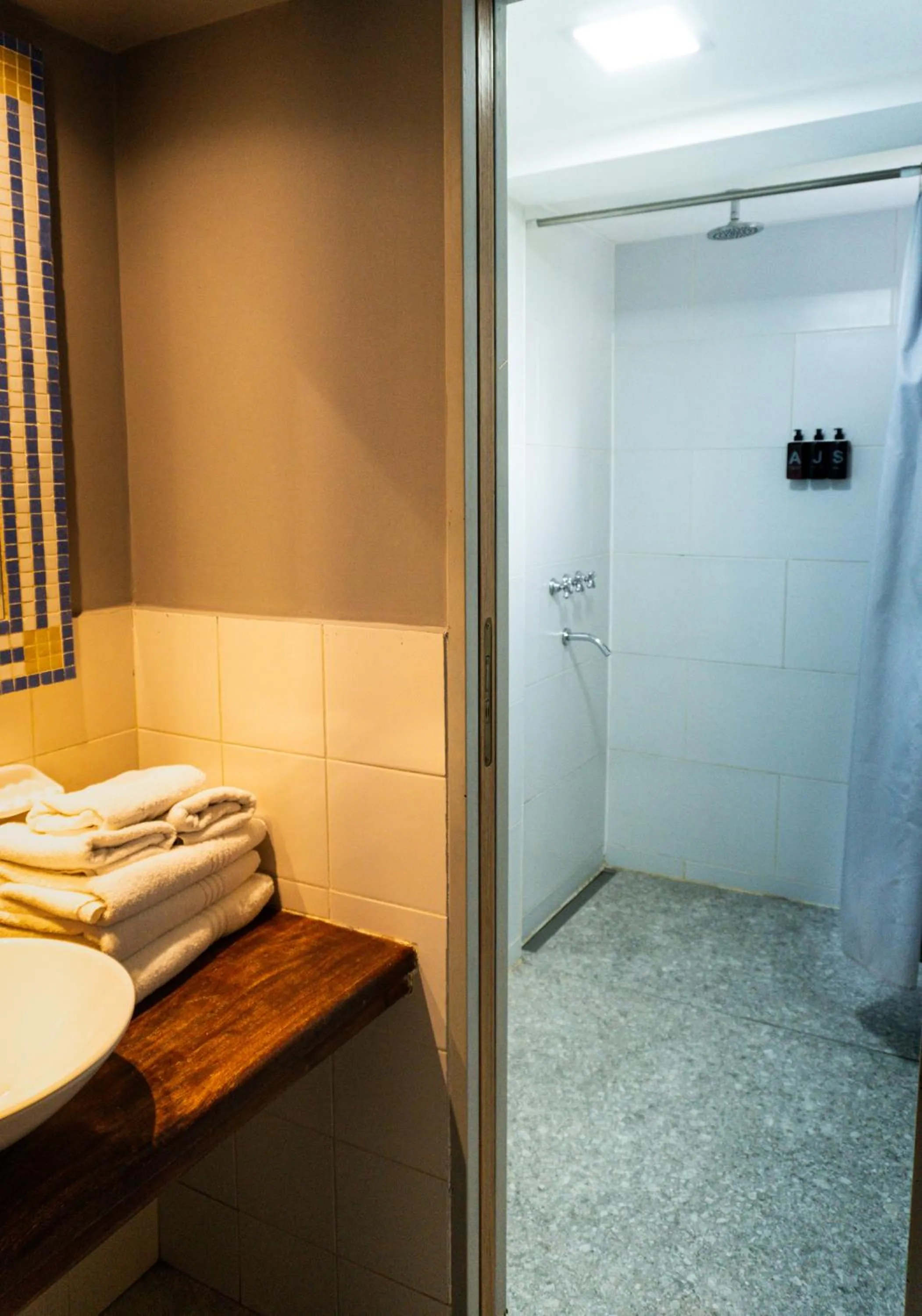 Shower in America Del Sur Calafate Hostel